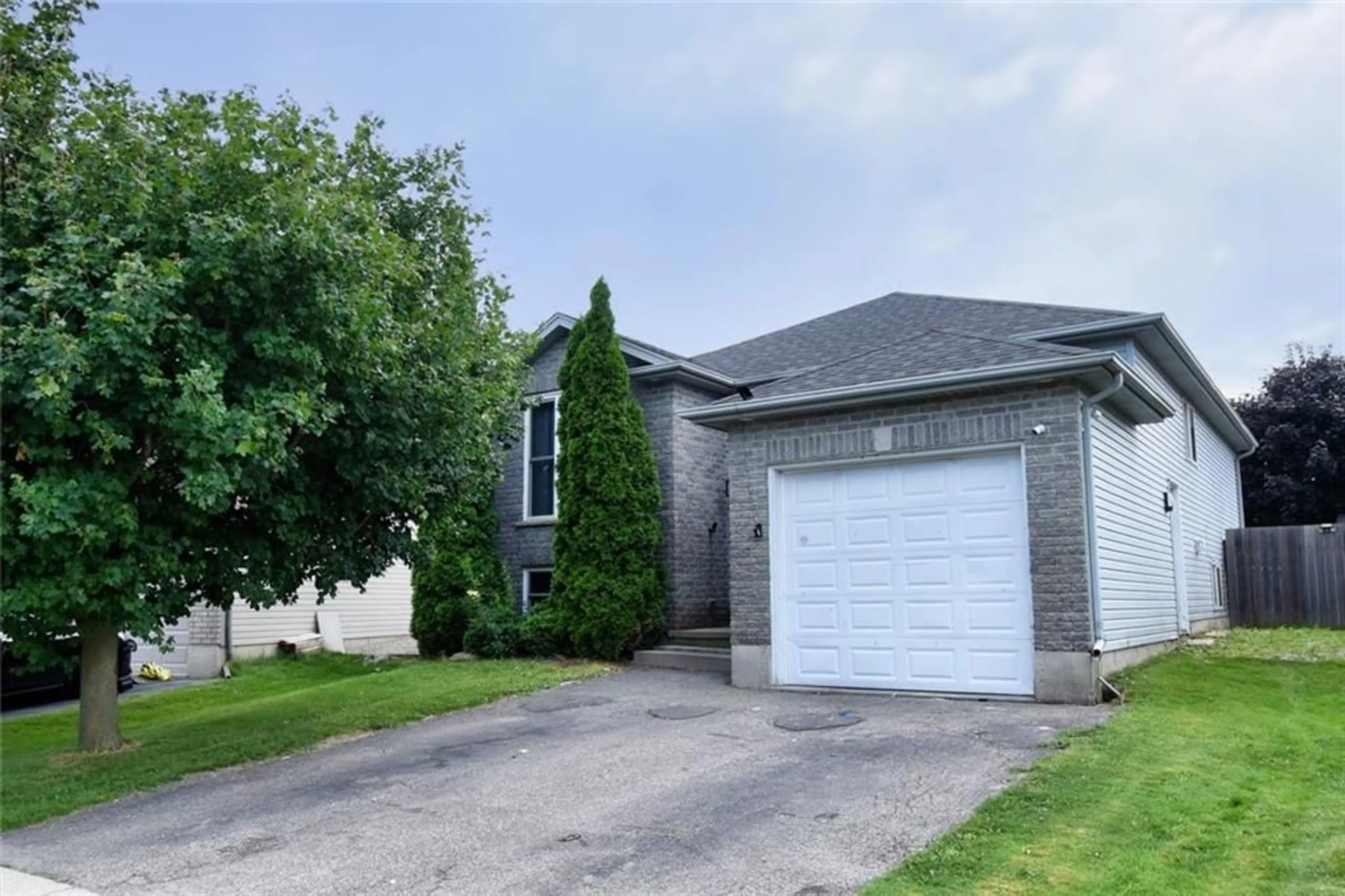 Frontside or backside of a home for 43 BREWSTER Way, Brantford Ontario N3T 6N4