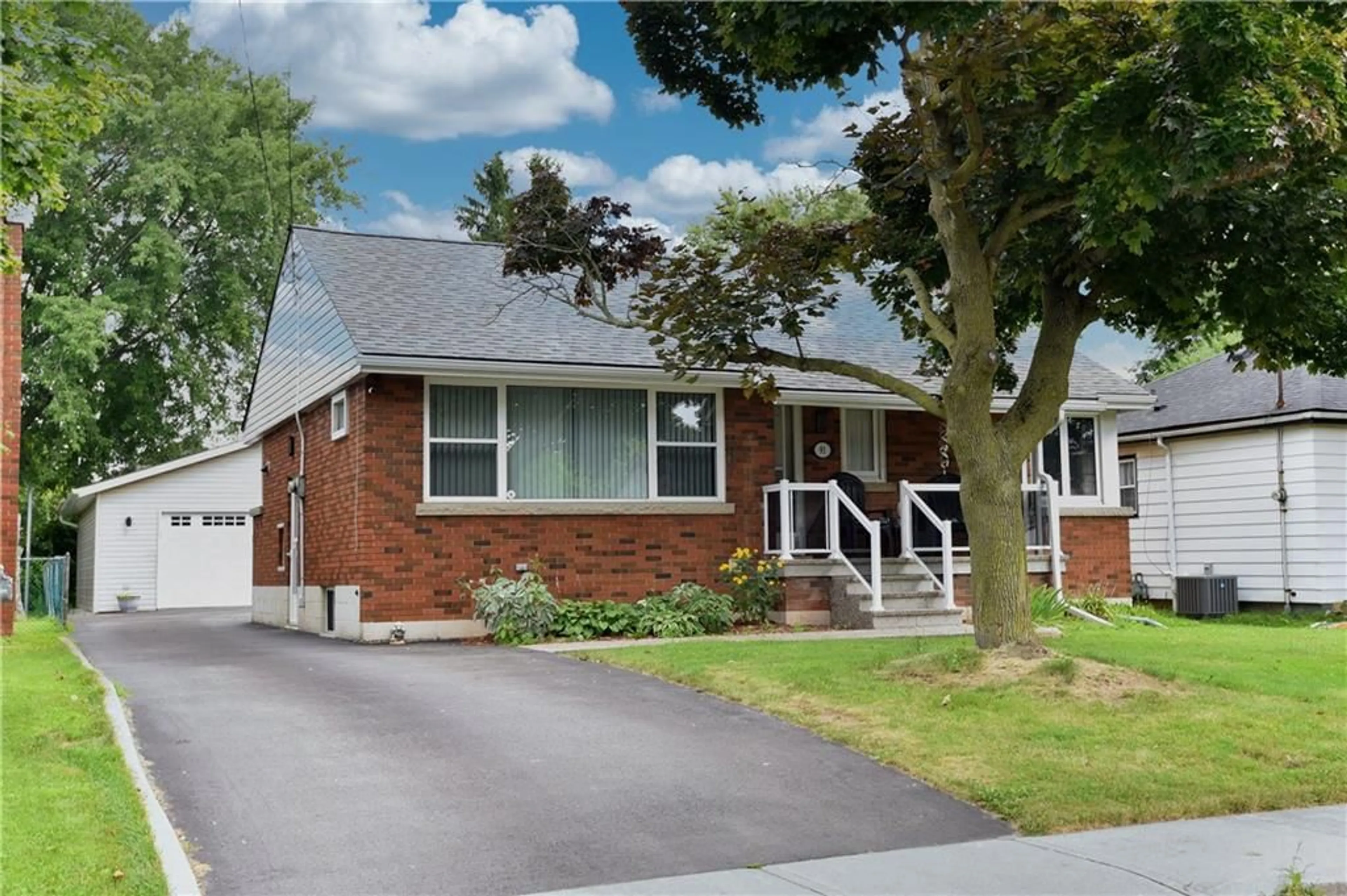 Frontside or backside of a home for 91 Dana Dr, Hamilton Ontario L9A 3H9