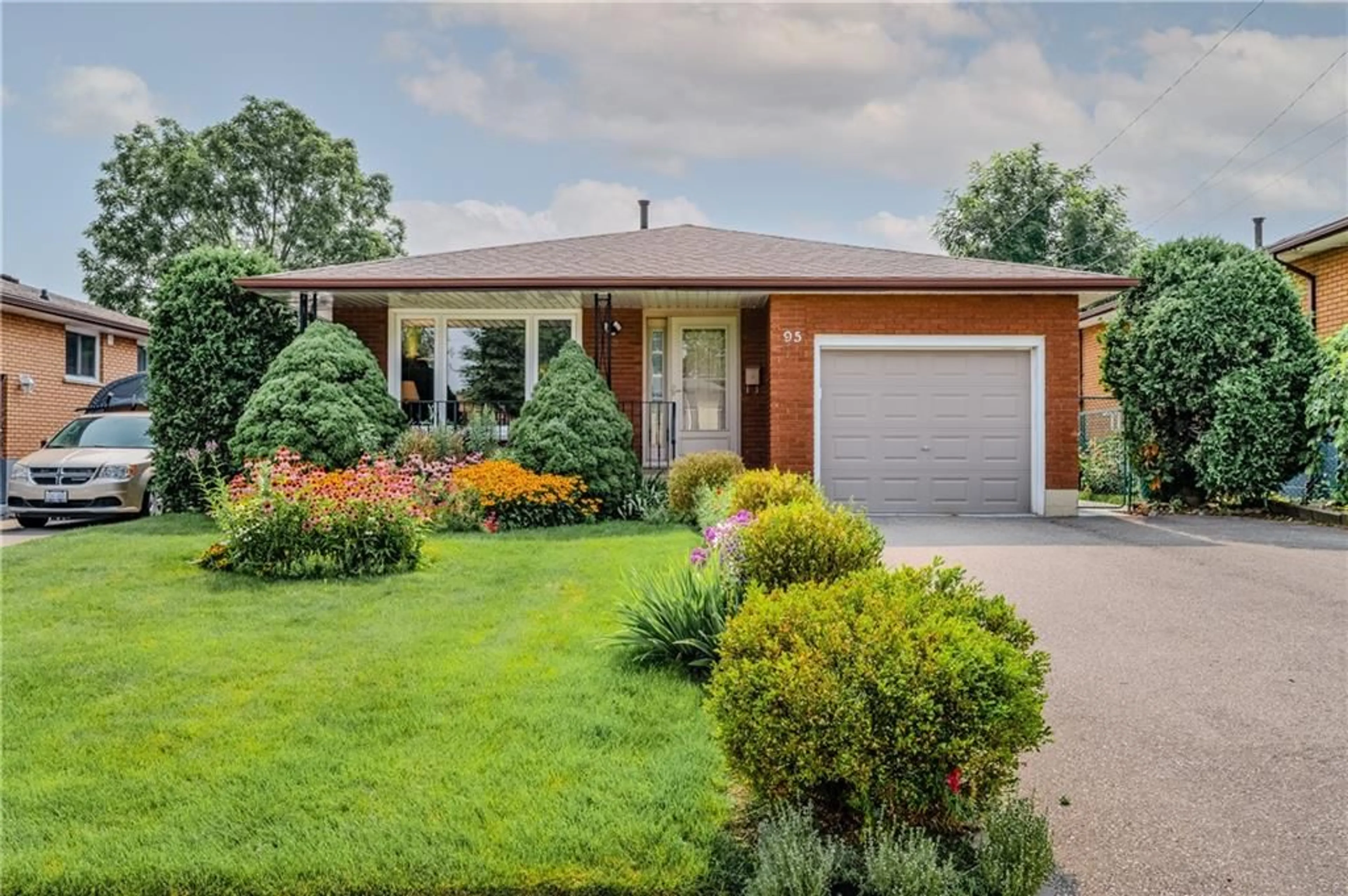 Home with brick exterior material for 95 GLEN VALLEY Dr, Hamilton Ontario L8K 6A1