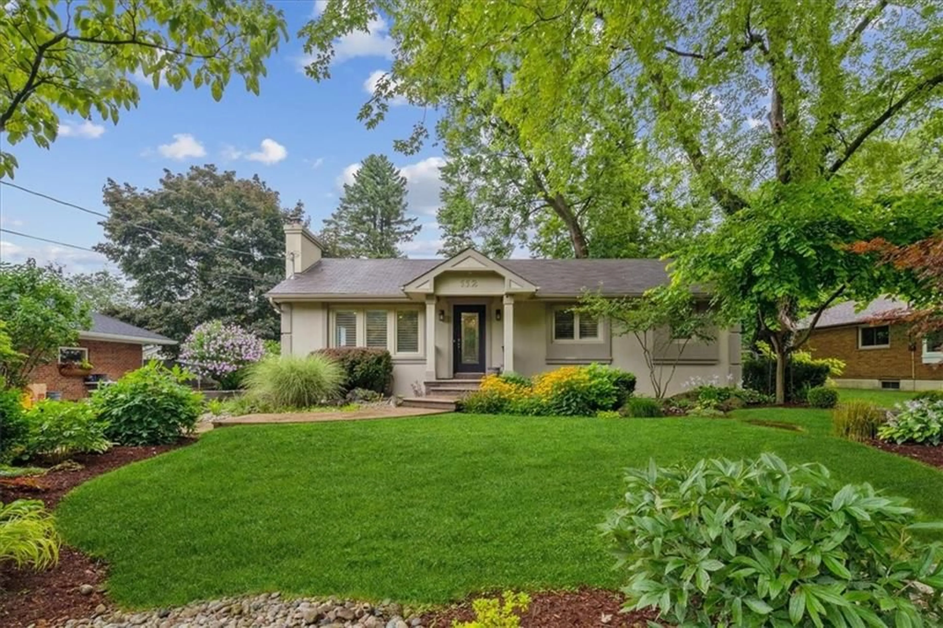 Outside view for 112 ELM HILL Blvd, Ancaster Ontario L9G 2V2