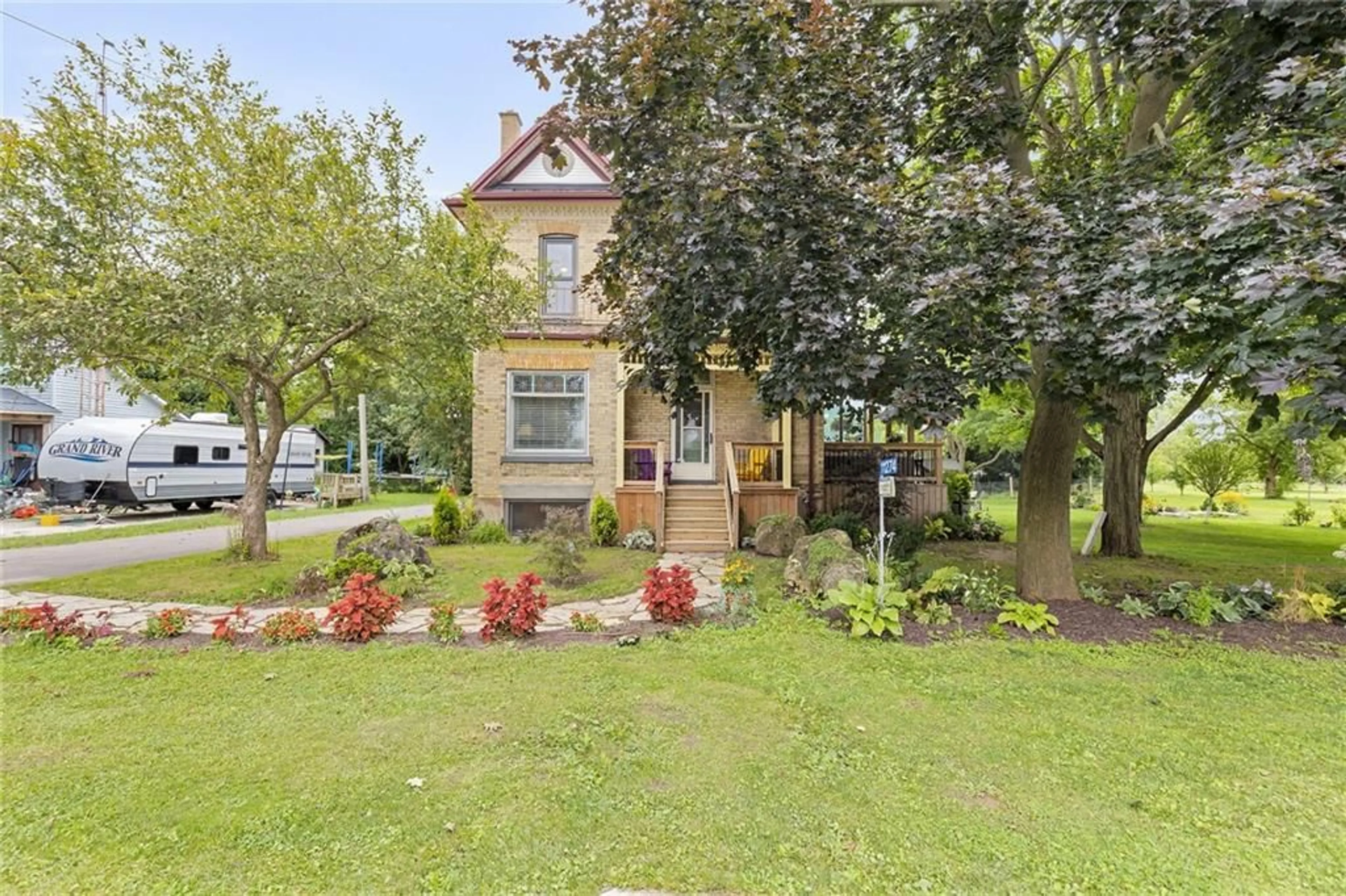 Outside view for 11274 Henry St, Corinth Ontario N5H 2R3