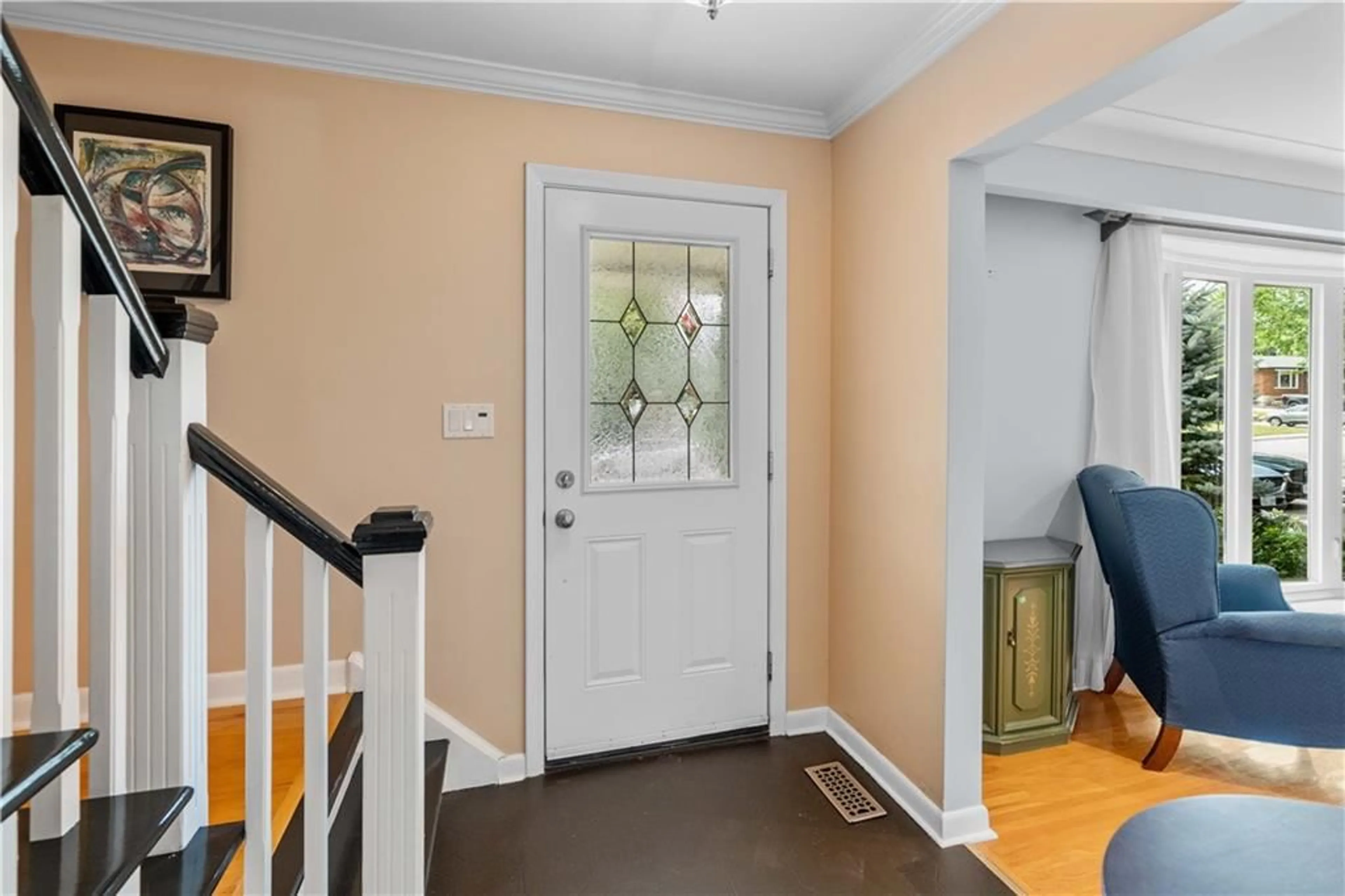 Indoor entryway, wood floors for 1465 JEFFERSON Rd, Burlington Ontario L7P 2C7