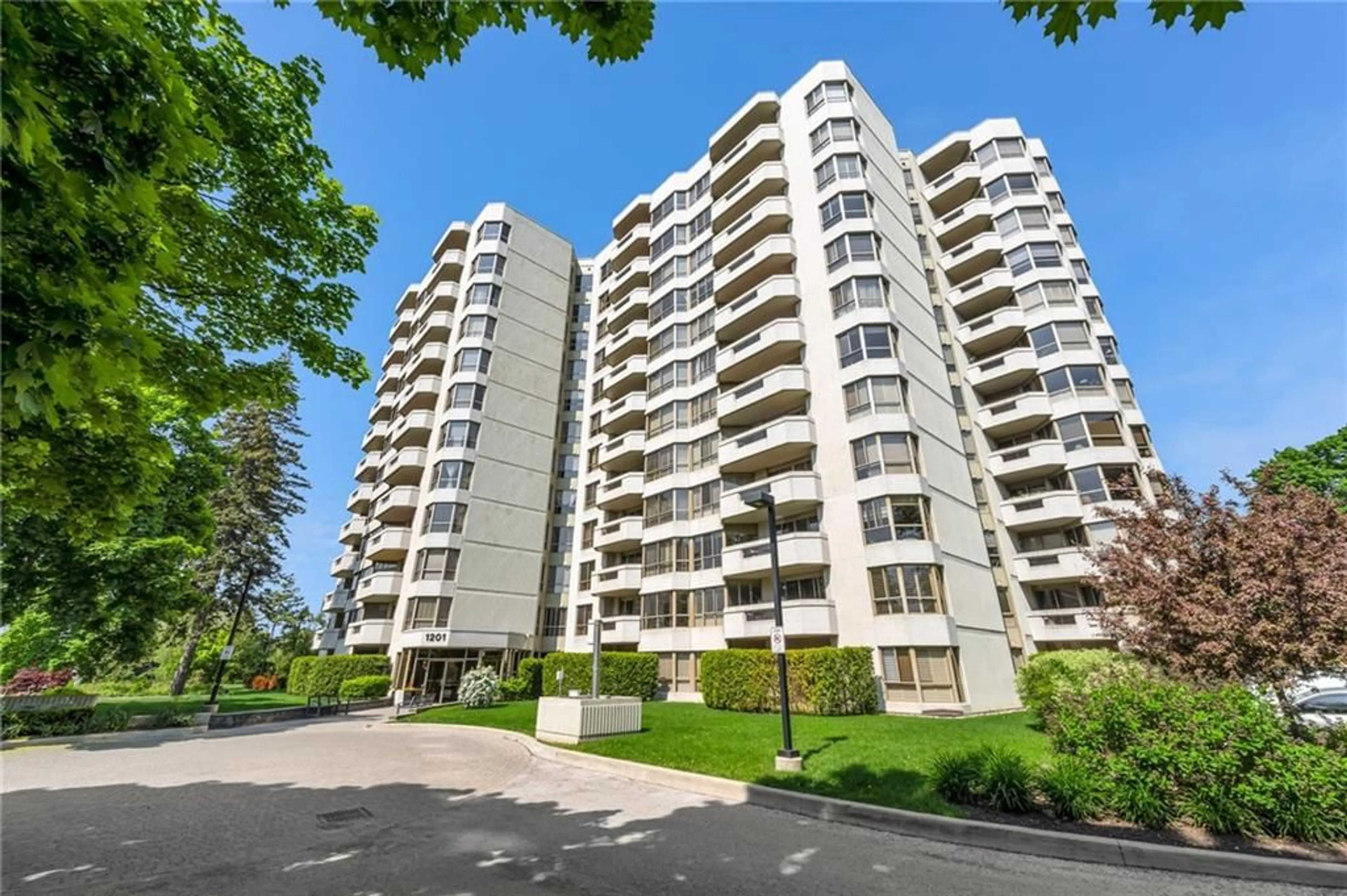 A pic from exterior of the house or condo for 1201 NORTH SHORE Blvd #1105, Burlington Ontario L7S 1Z5