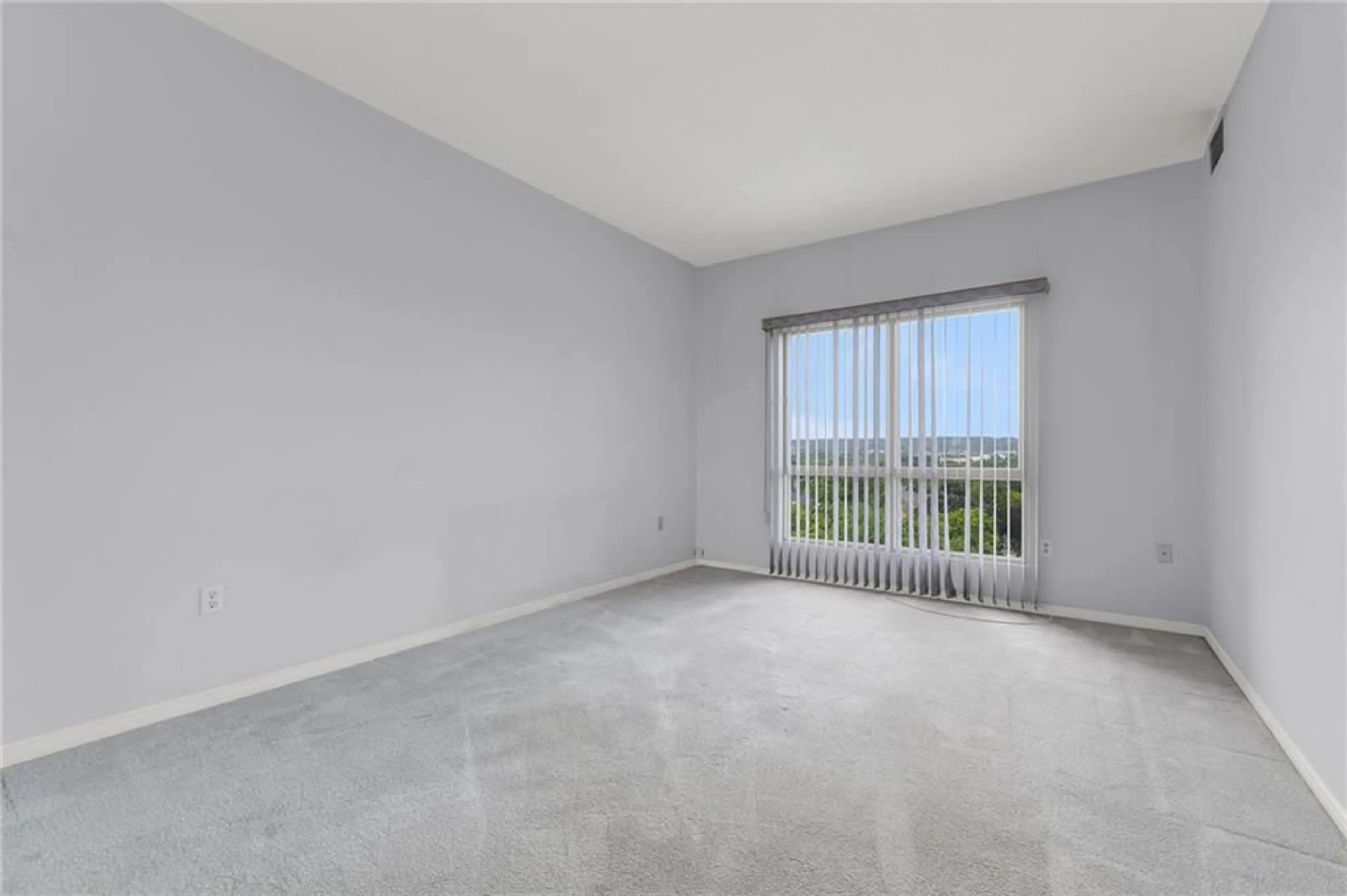 A pic of a room, not visible floor for 1201 NORTH SHORE Blvd #1105, Burlington Ontario L7S 1Z5