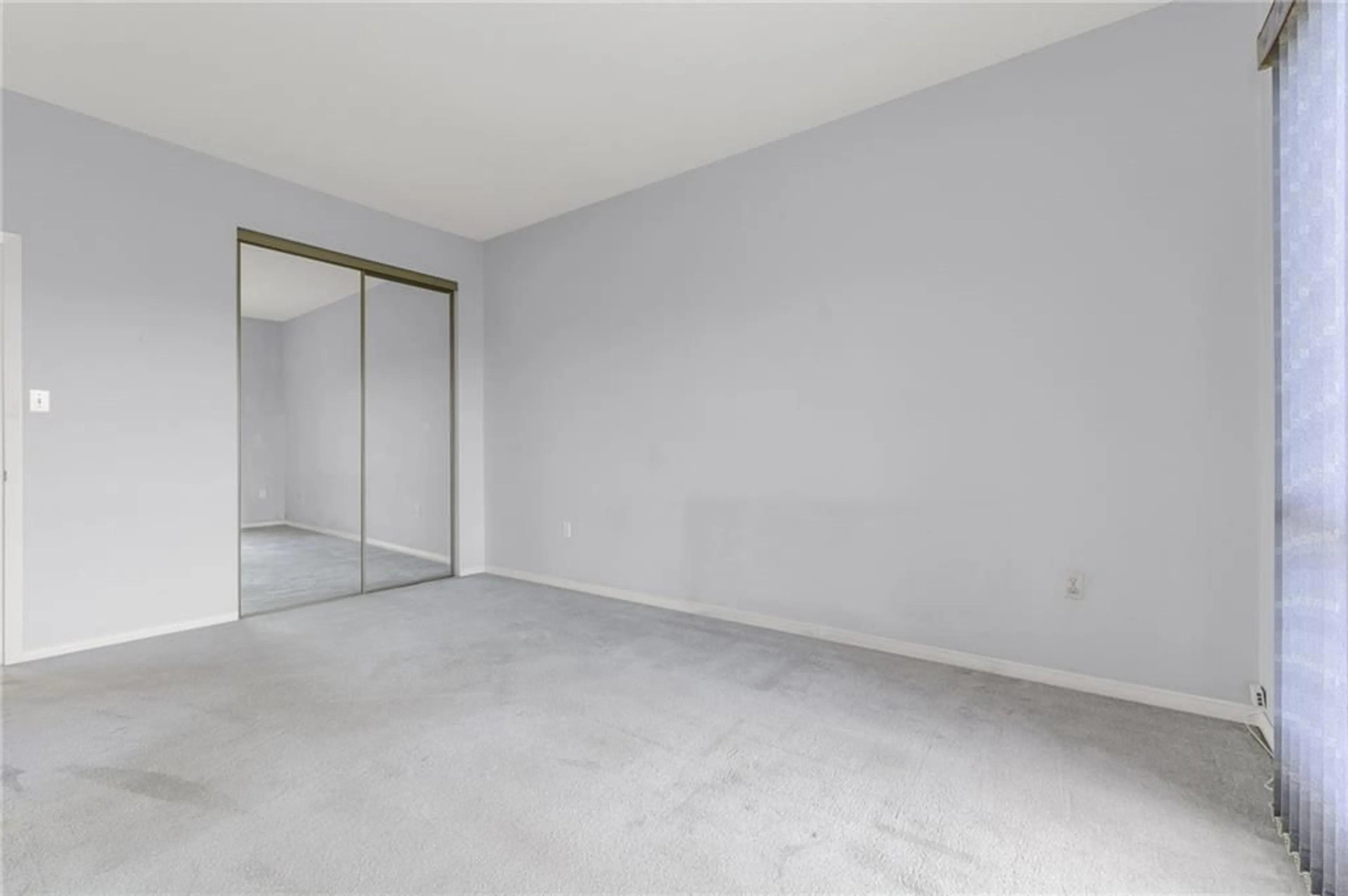 A pic of a room, not visible floor for 1201 NORTH SHORE Blvd #1105, Burlington Ontario L7S 1Z5