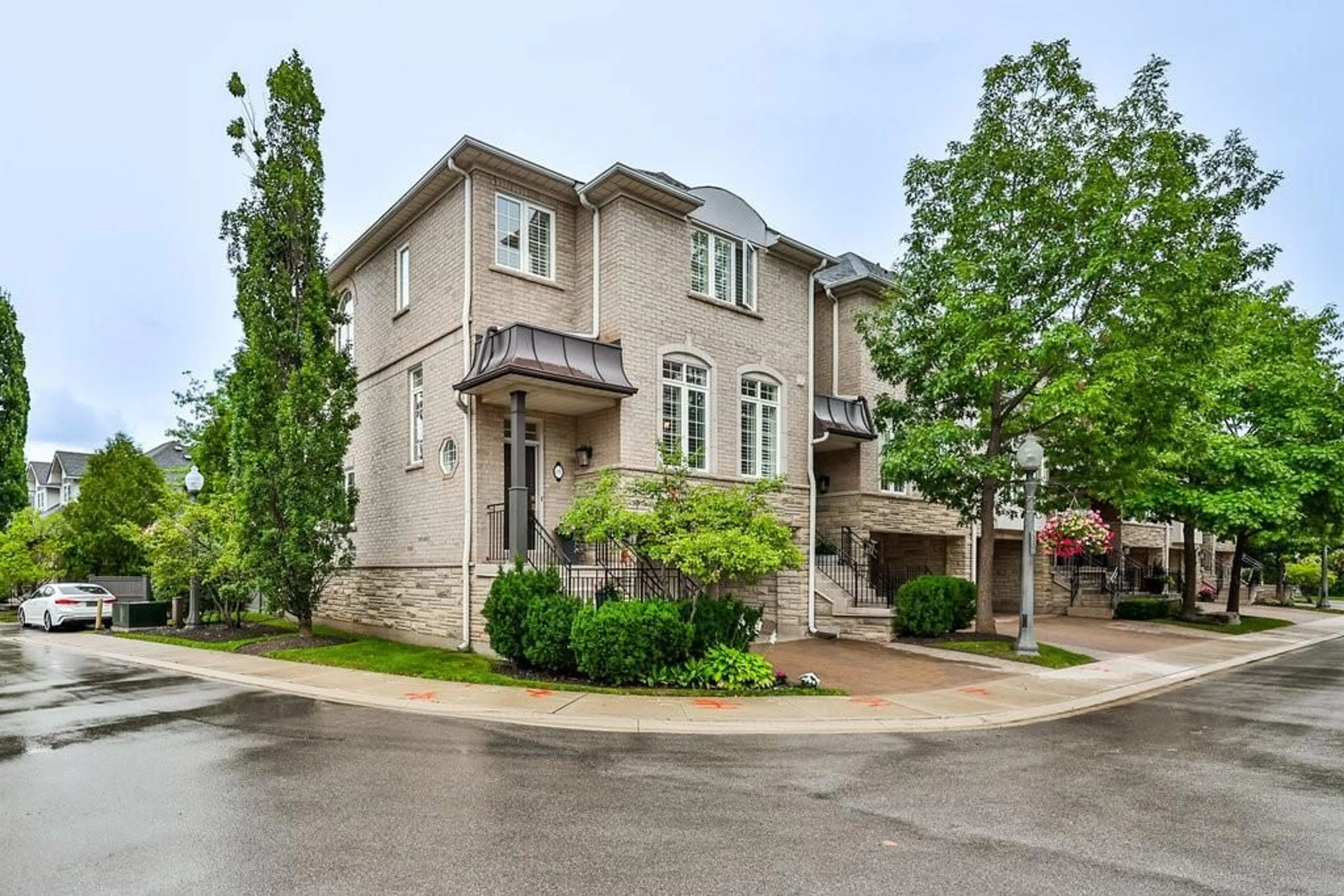 A pic from exterior of the house or condo for 1267 DORVAL Dr #65, Oakville Ontario L6M 3Z5