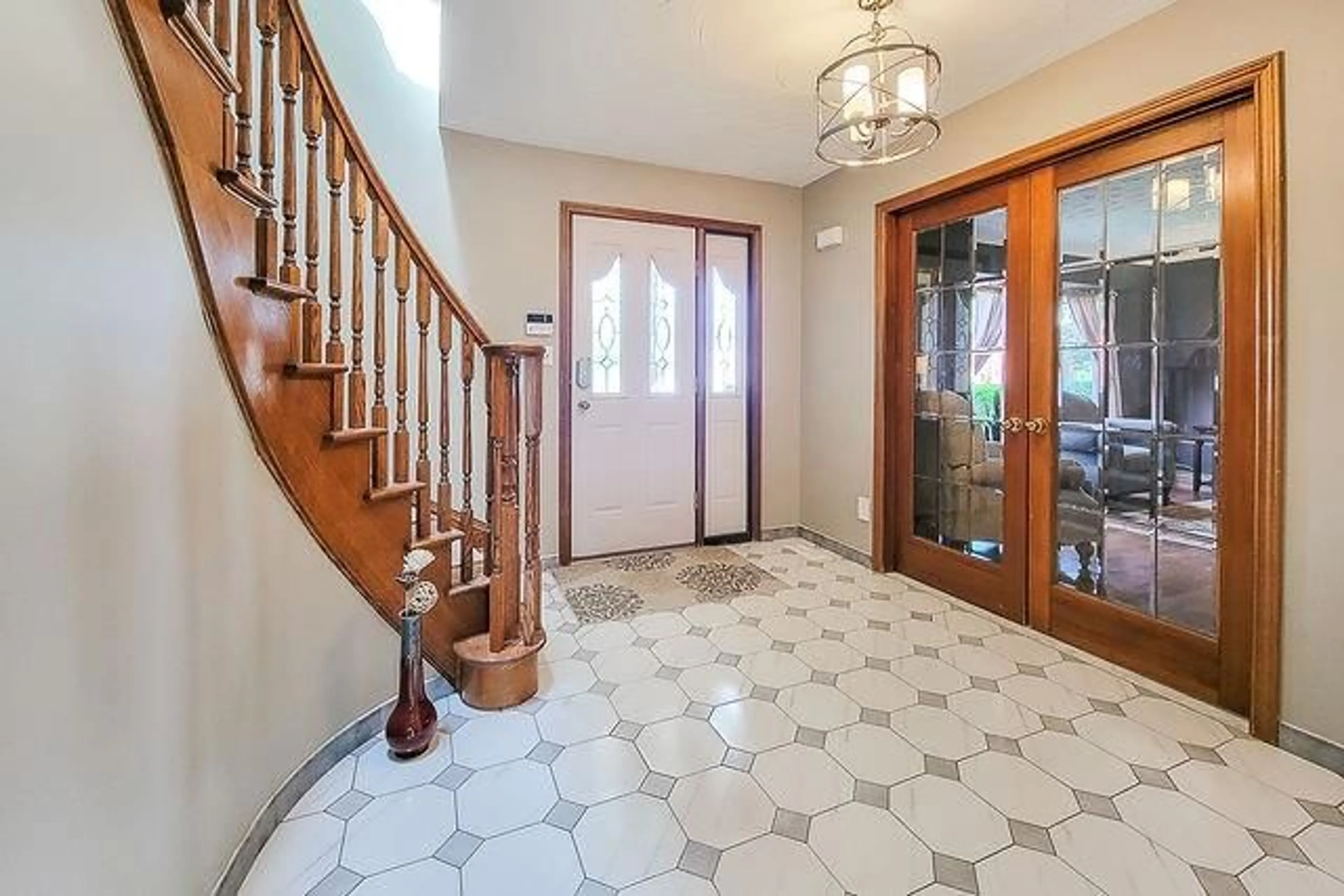 Indoor foyer, wood floors for 369 HALLER Pl, Haldimand County Ontario N3W 1E2