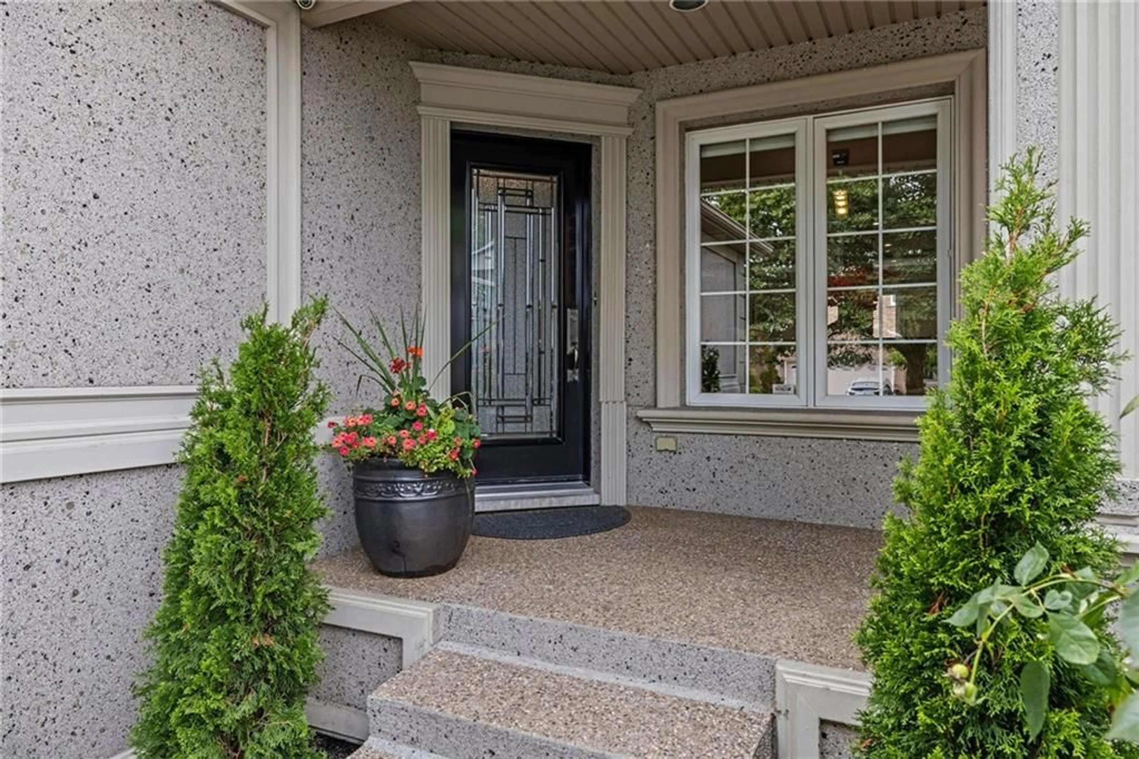 Indoor entryway, cement floor for 71 STONEPINE Cres, Hamilton Ontario L9C 7T7