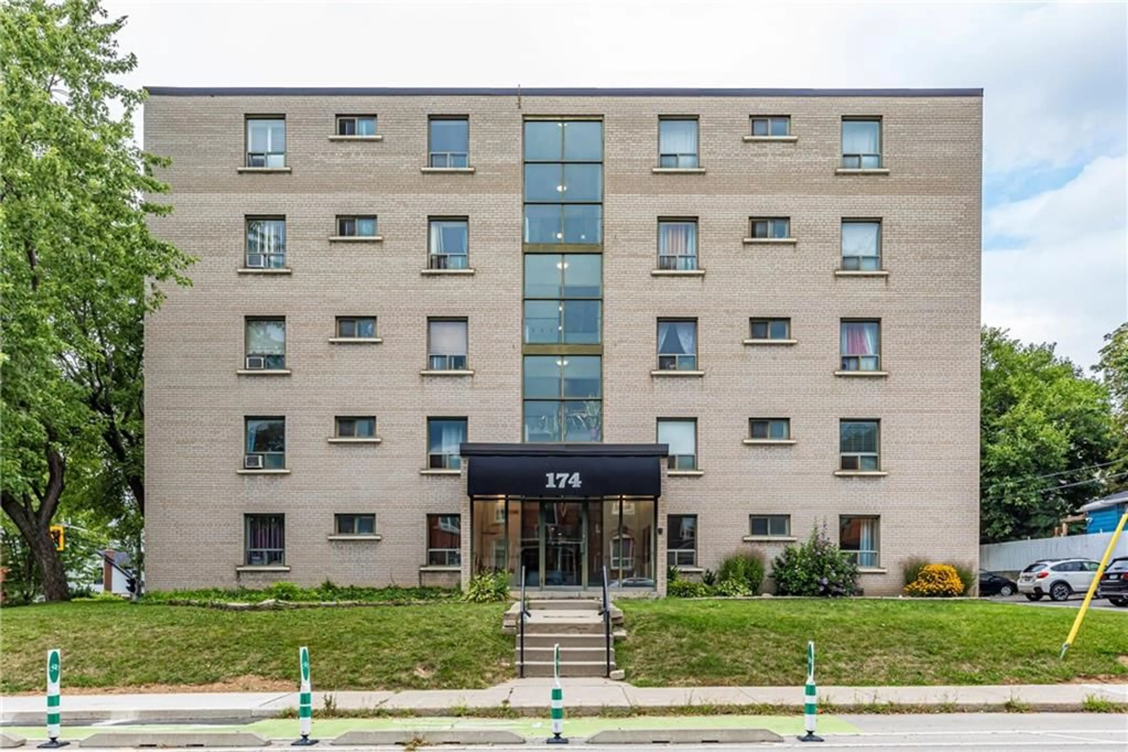 A pic from exterior of the house or condo for 174 Herkimer St #304, Hamilton Ontario L8P 2H4