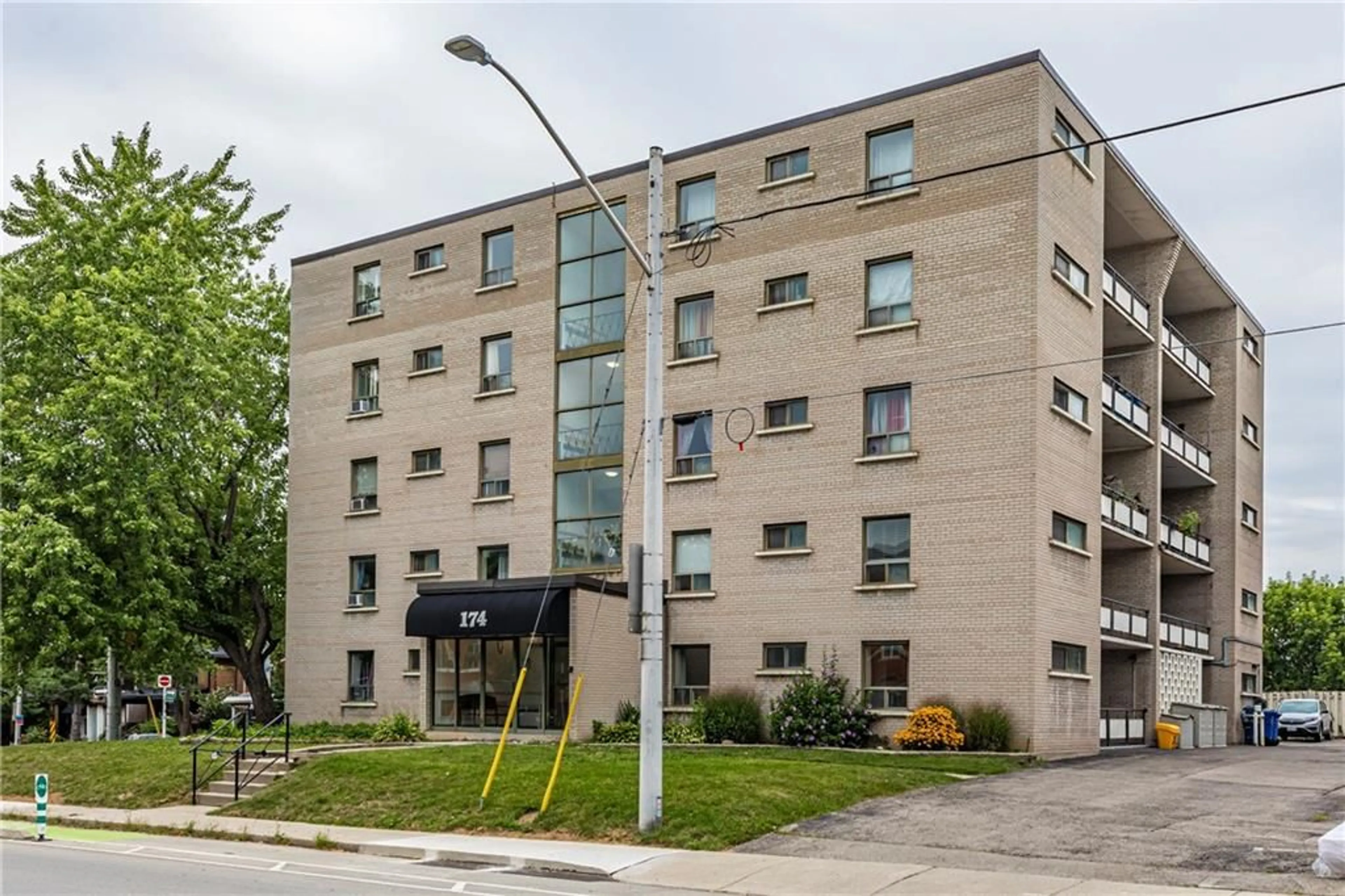 Outside view for 174 Herkimer St #304, Hamilton Ontario L8P 2H4