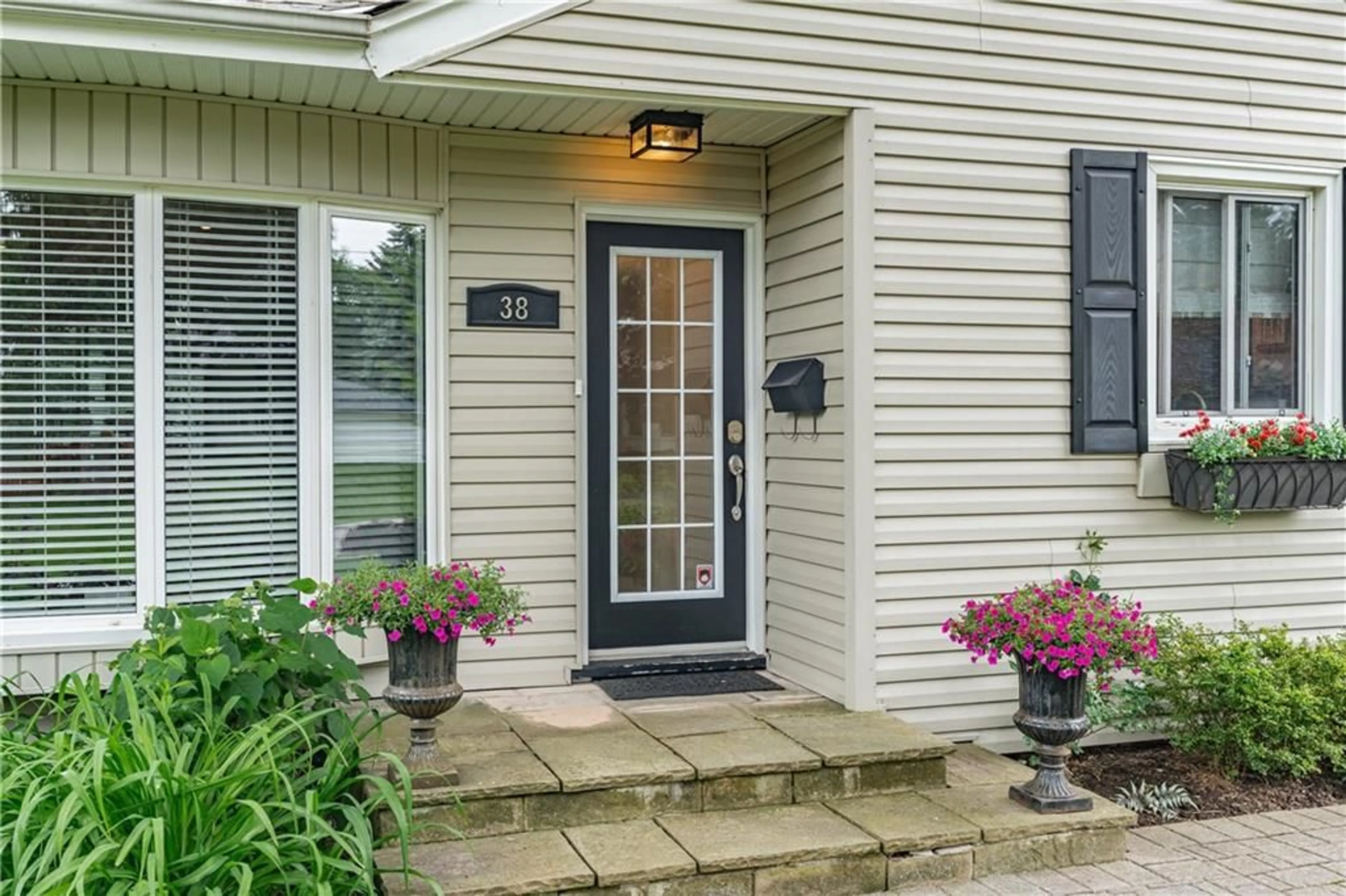 Indoor entryway, wood floors for 38 PARKER Ave, Ancaster Ontario L9G 1A7