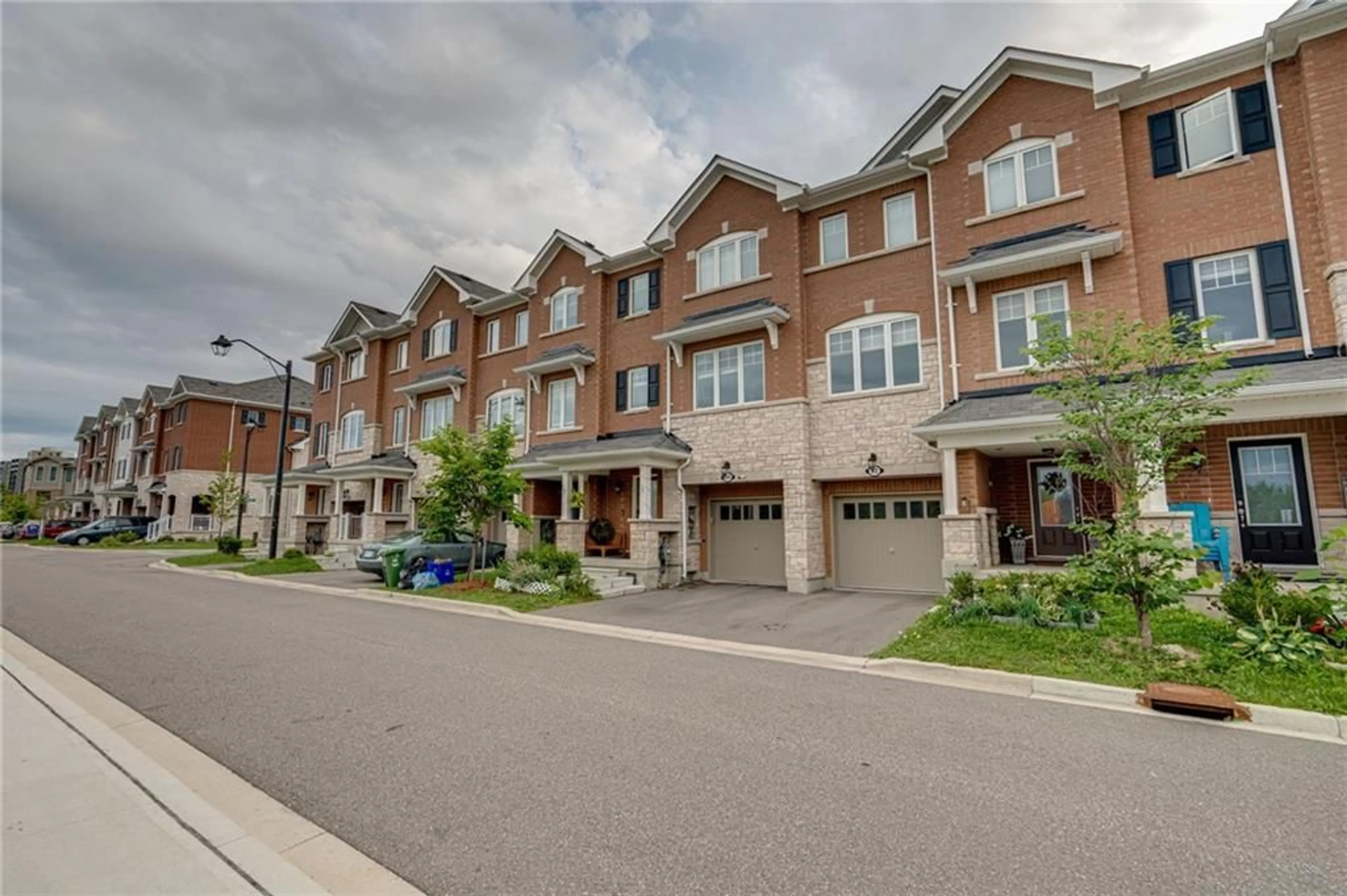 A pic from exterior of the house or condo for 92 HIBISCUS Lane, Hamilton Ontario L8K 0A4