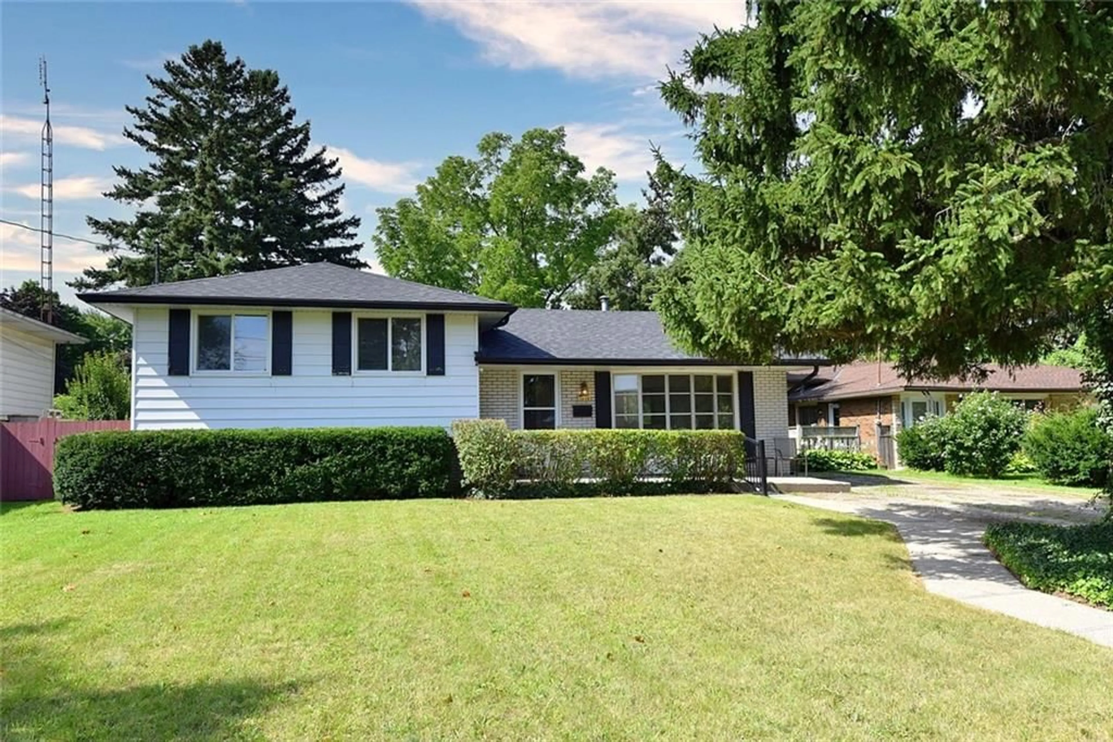 Frontside or backside of a home for 1036 GALLAGHER Rd, Burlington Ontario L7T 2M6