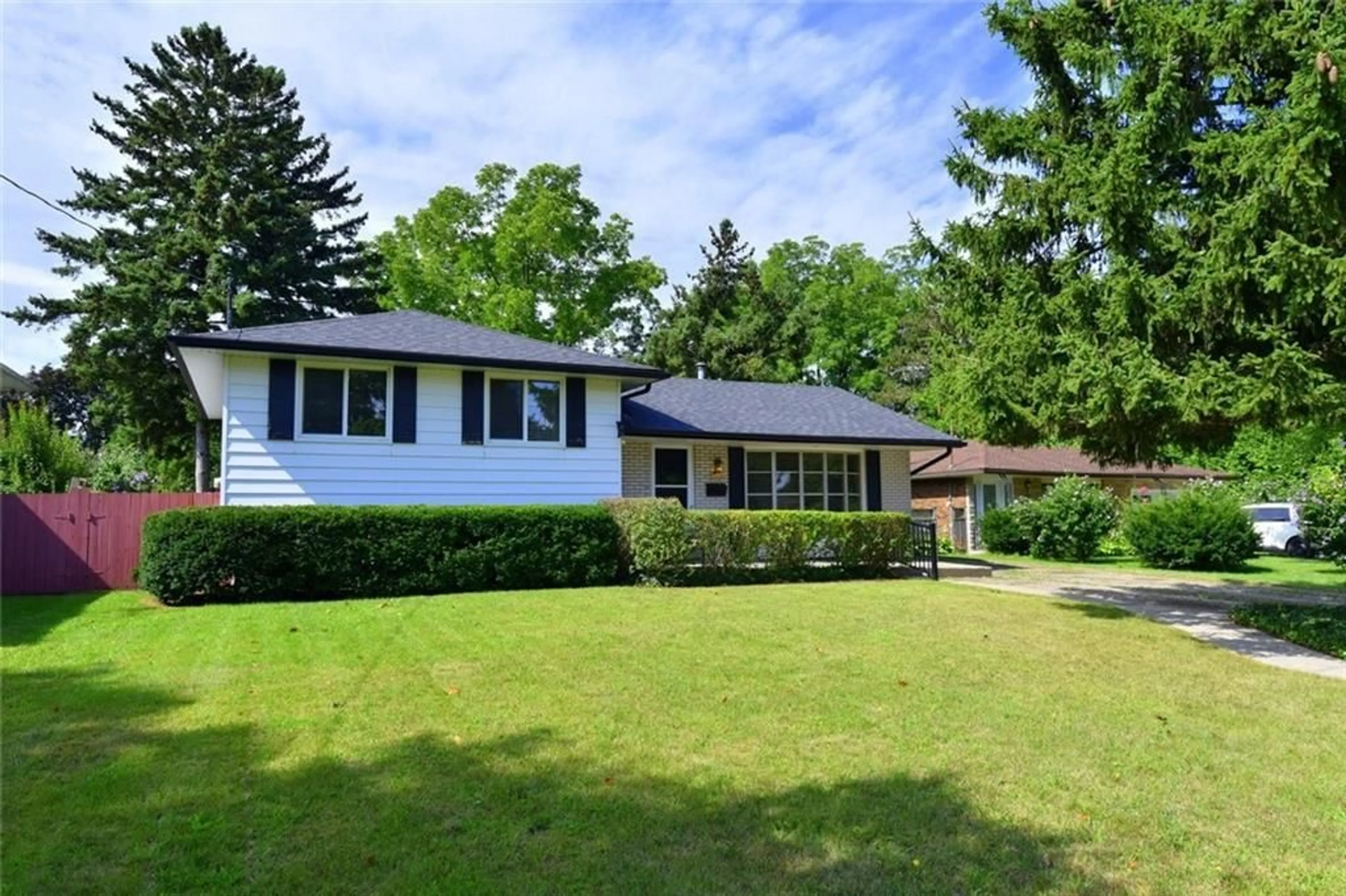 Frontside or backside of a home, cottage for 1036 GALLAGHER Rd, Burlington Ontario L7T 2M6