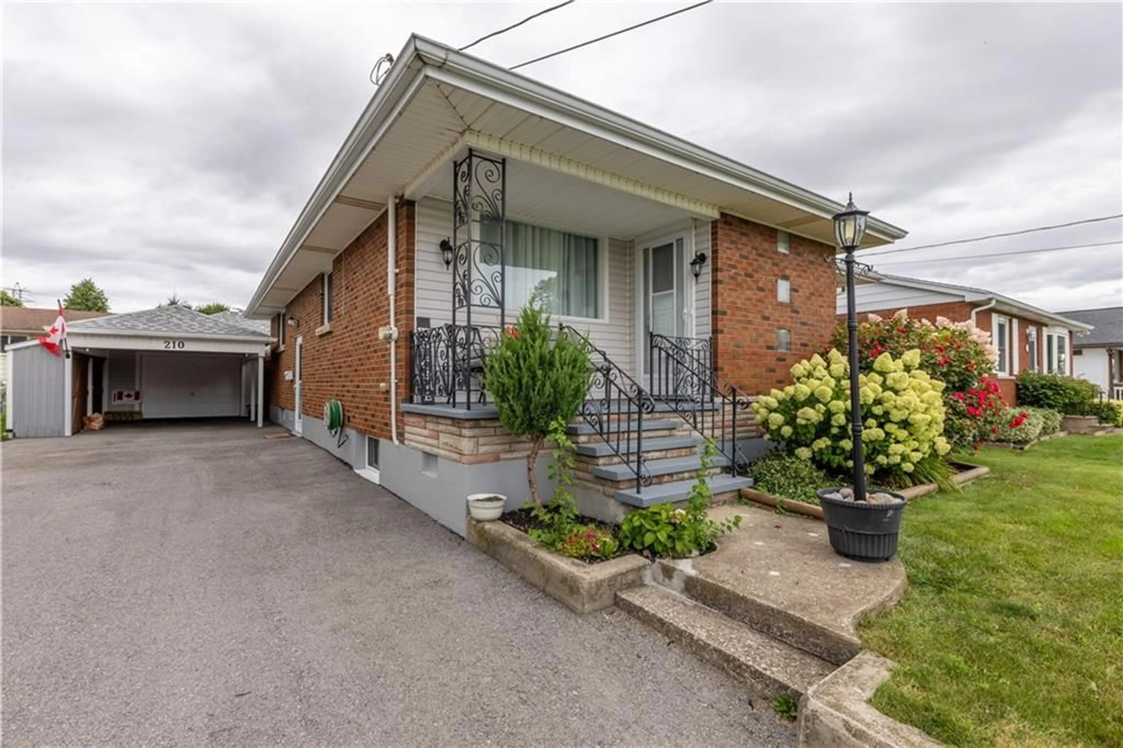 Home with brick exterior material for 210 Johnston St, Port Colborne Ontario L3K 1H5