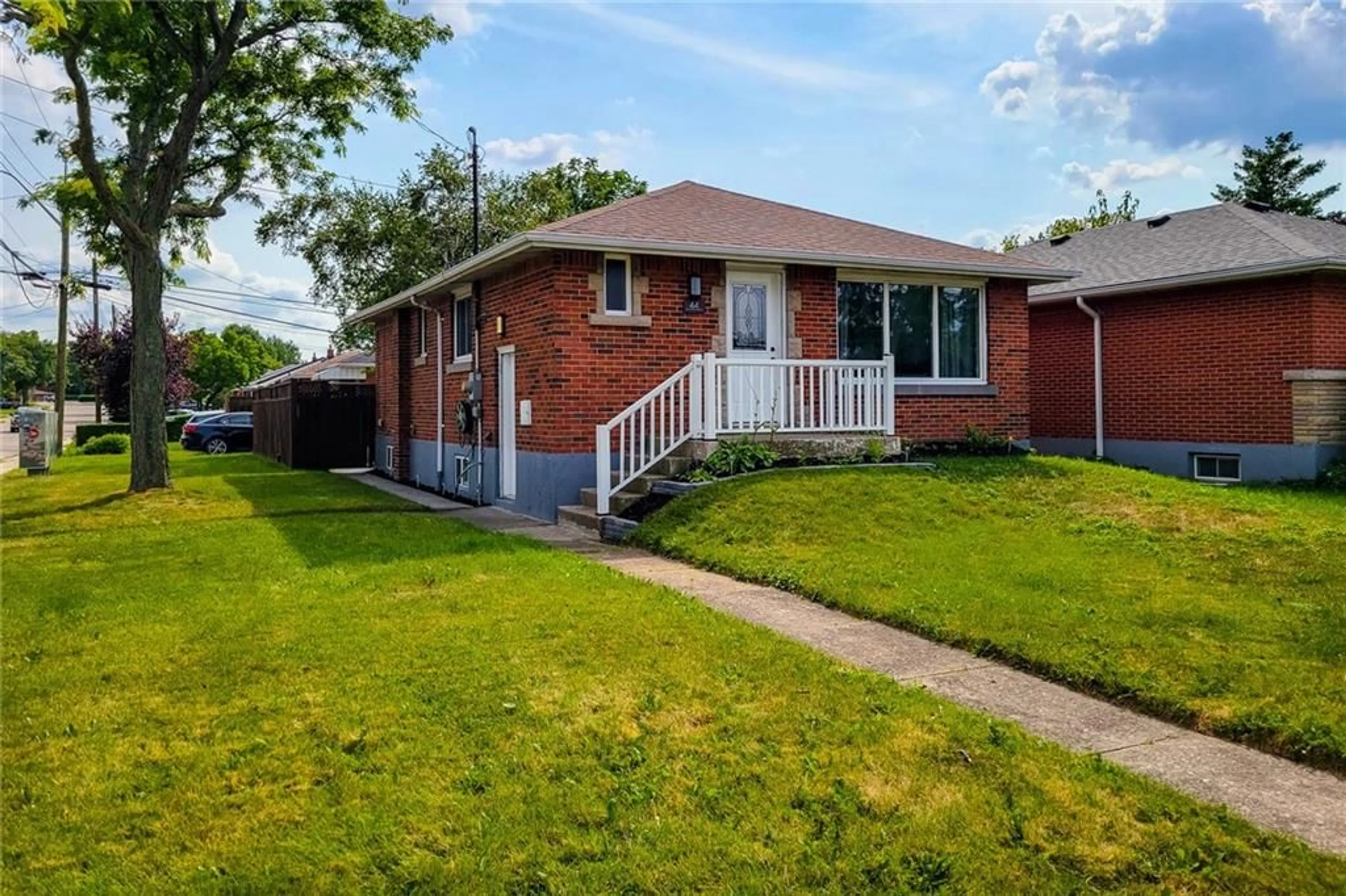 Frontside or backside of a home for 44 WELBOURN Dr, Hamilton Ontario L9A 3N3