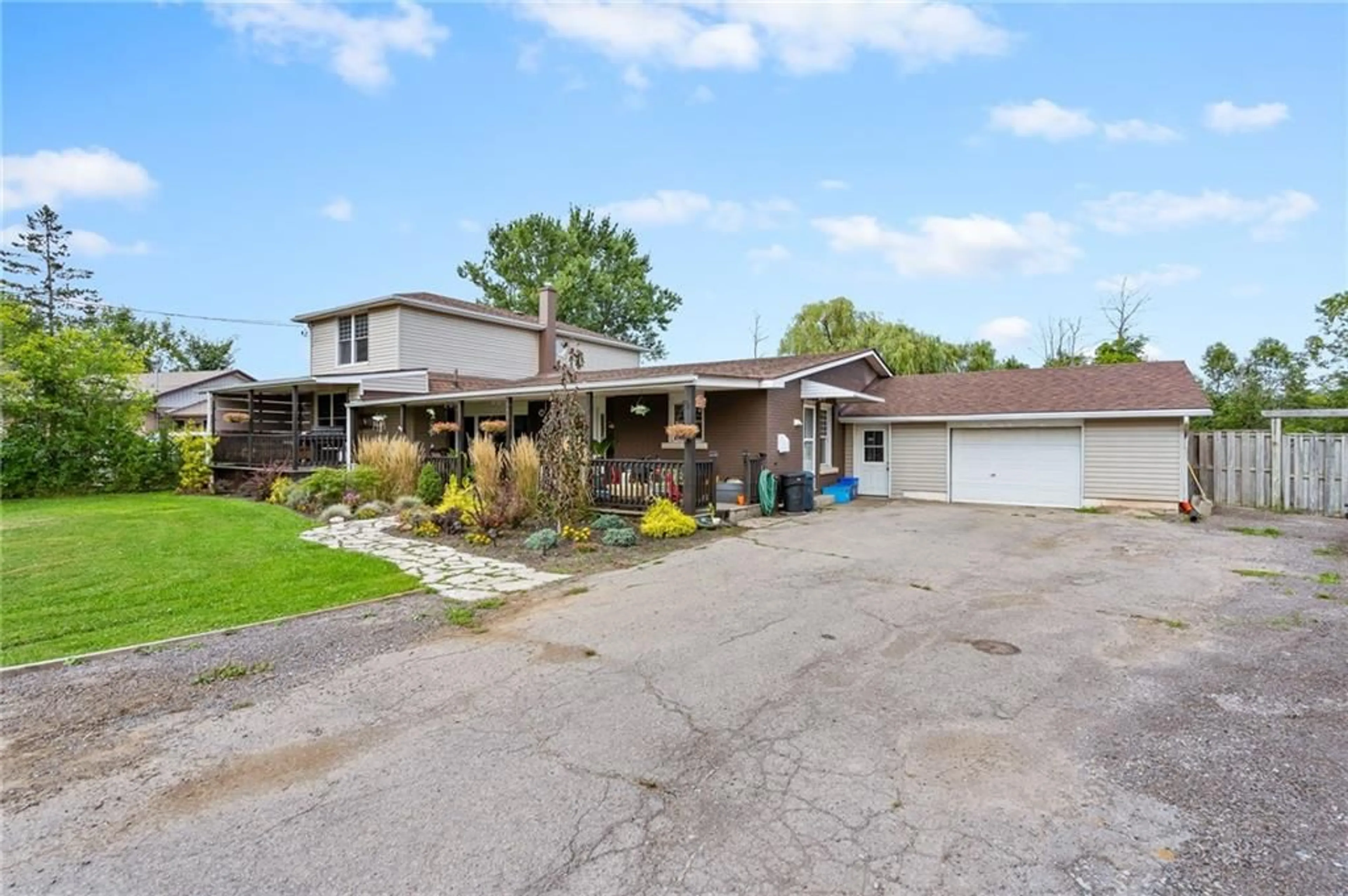 Frontside or backside of a home, the street view for 2848 TERESA Dr, Fort Erie Ontario L0S 1S0