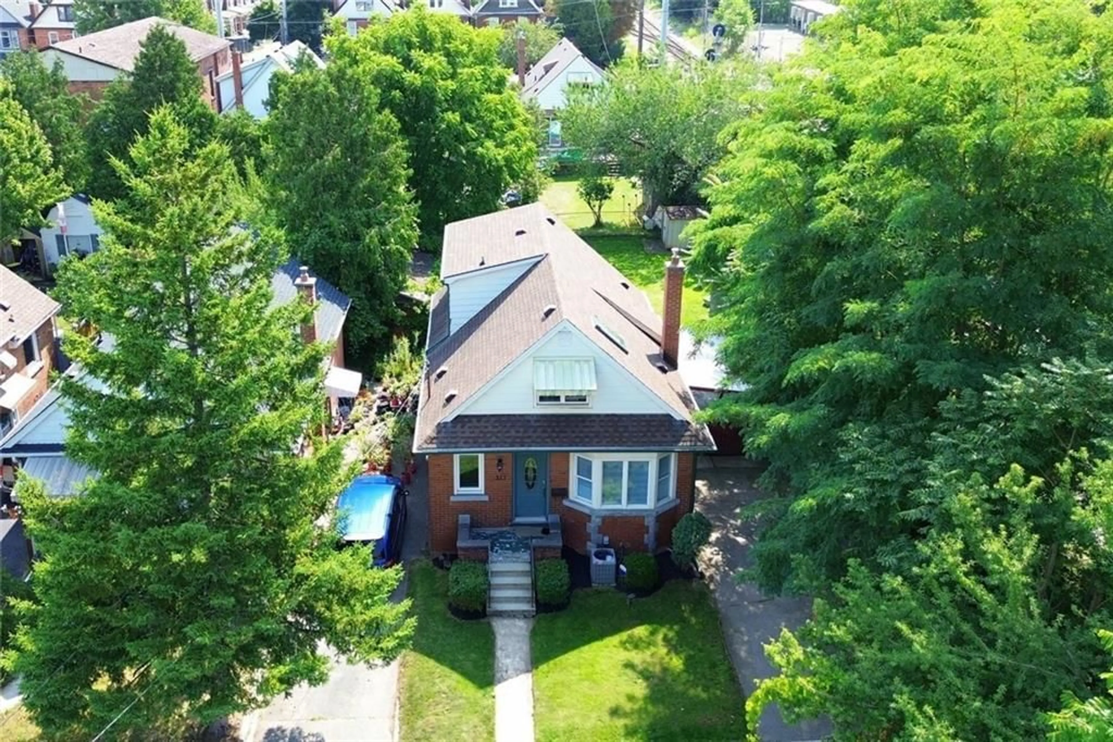 Frontside or backside of a home for 217 GRANT Ave, Hamilton Ontario L8N 2X9