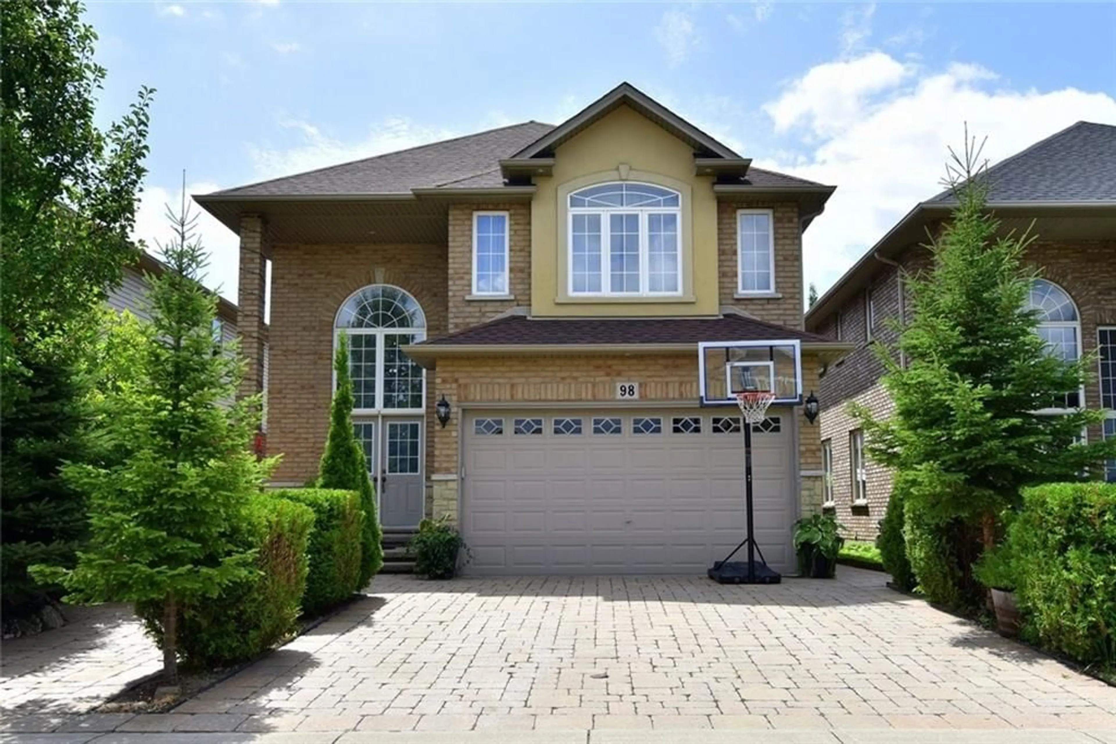 Frontside or backside of a home for 98 Kendrick Crt, Ancaster Ontario L9G 5E8