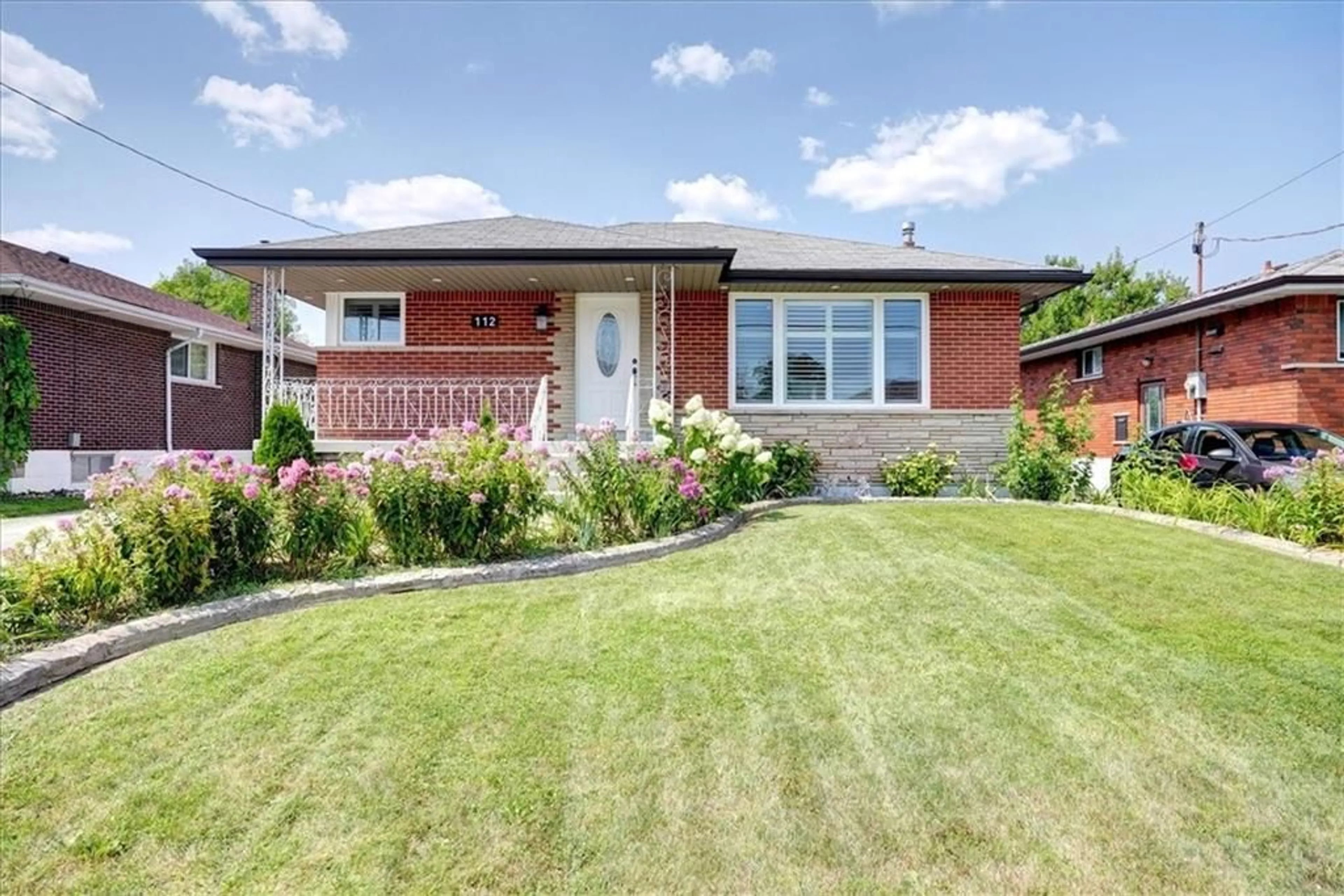 Frontside or backside of a home for 112 SUNRISE Dr, Hamilton Ontario L8K 4C3