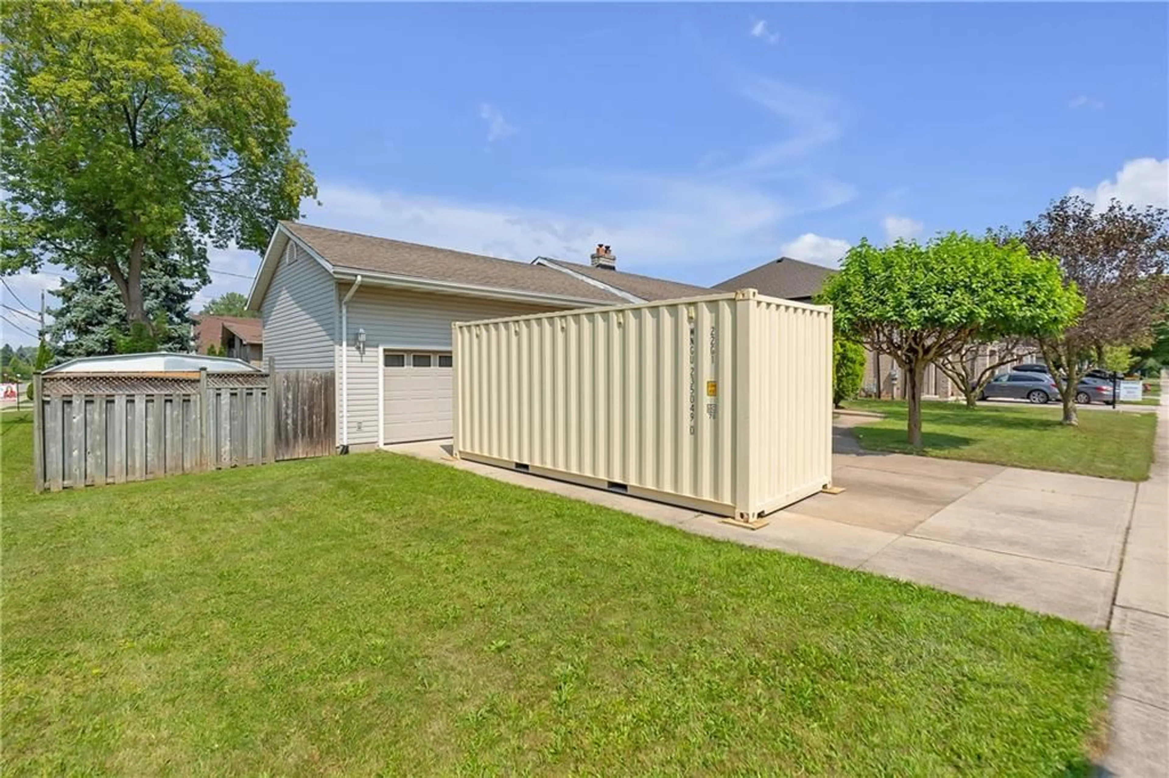 Shed for 183 Federal St, Stoney Creek Ontario L8E 1N8