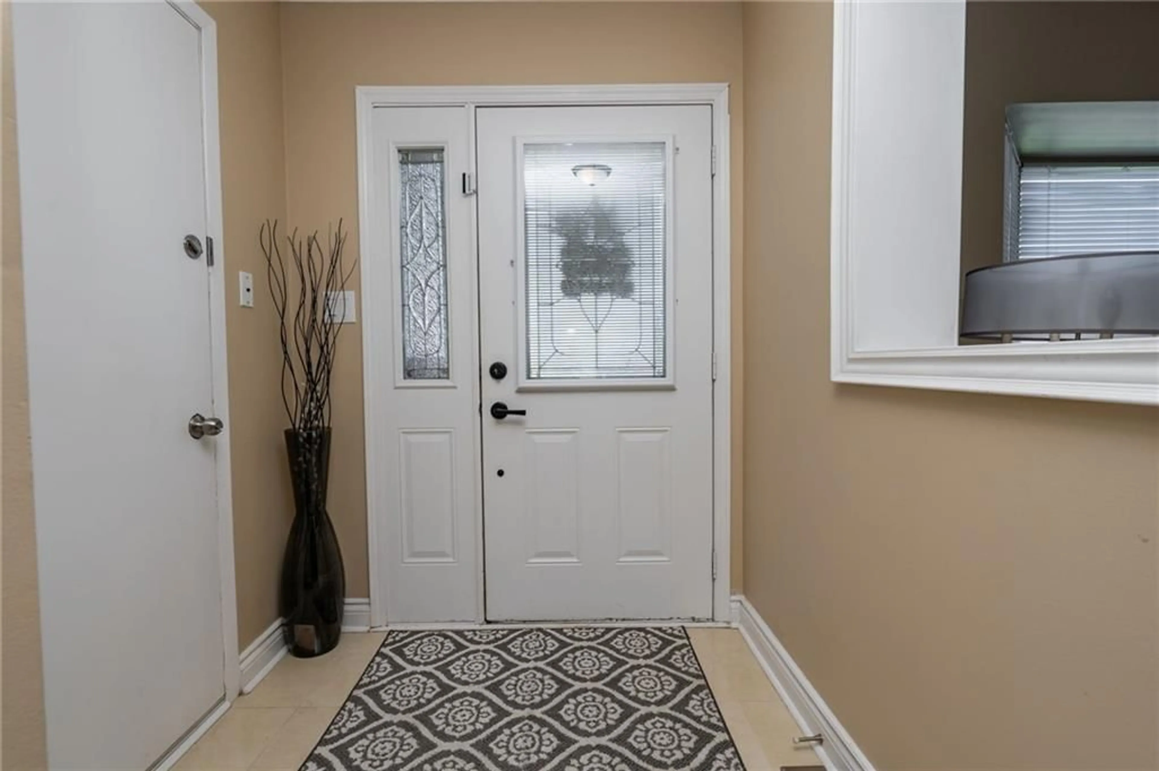 Indoor entryway, carpet floors for 674 Laurier Ave, Milton Ontario L9T 4R5