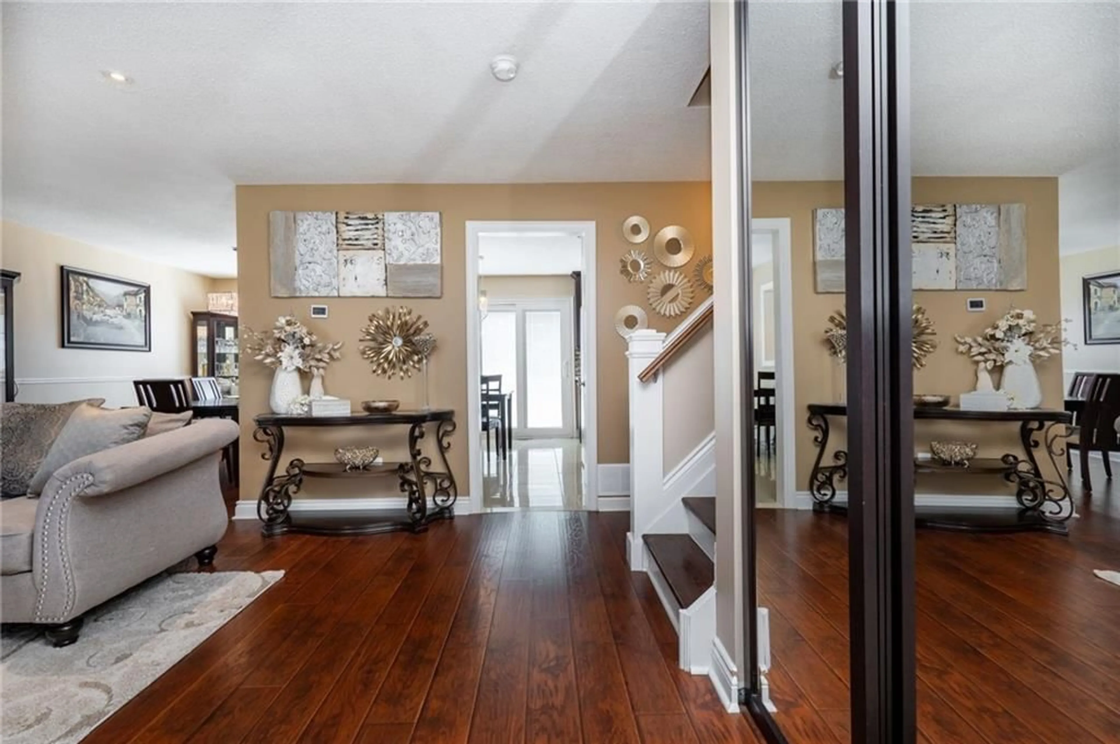 Indoor entryway, wood floors for 674 Laurier Ave, Milton Ontario L9T 4R5