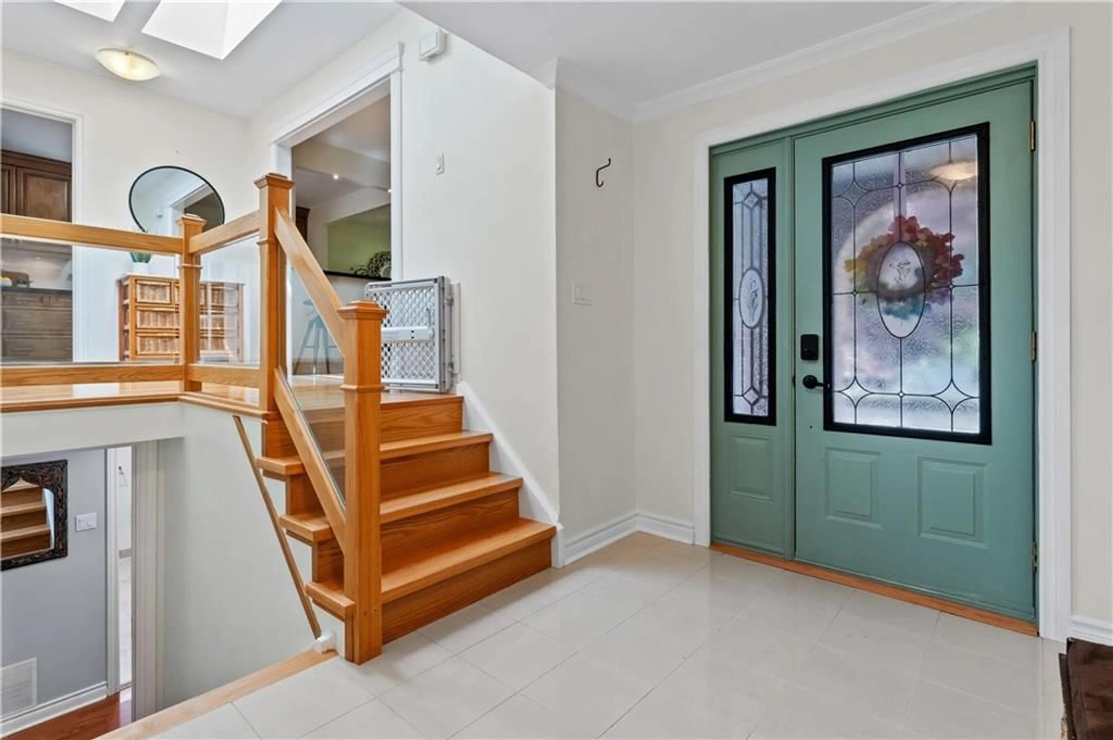 Indoor entryway, wood floors for 15 LAURENDALE Ave, Waterdown Ontario L8B 0B3