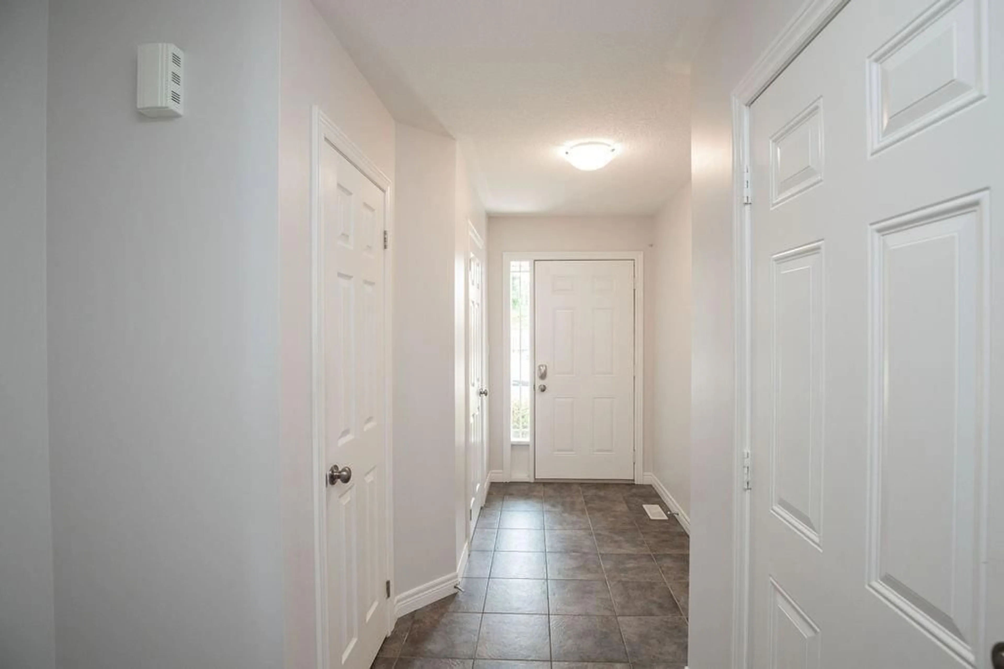 Indoor entryway for 334 Pinehill Dr, Stoney Creek Ontario L0R 1P0