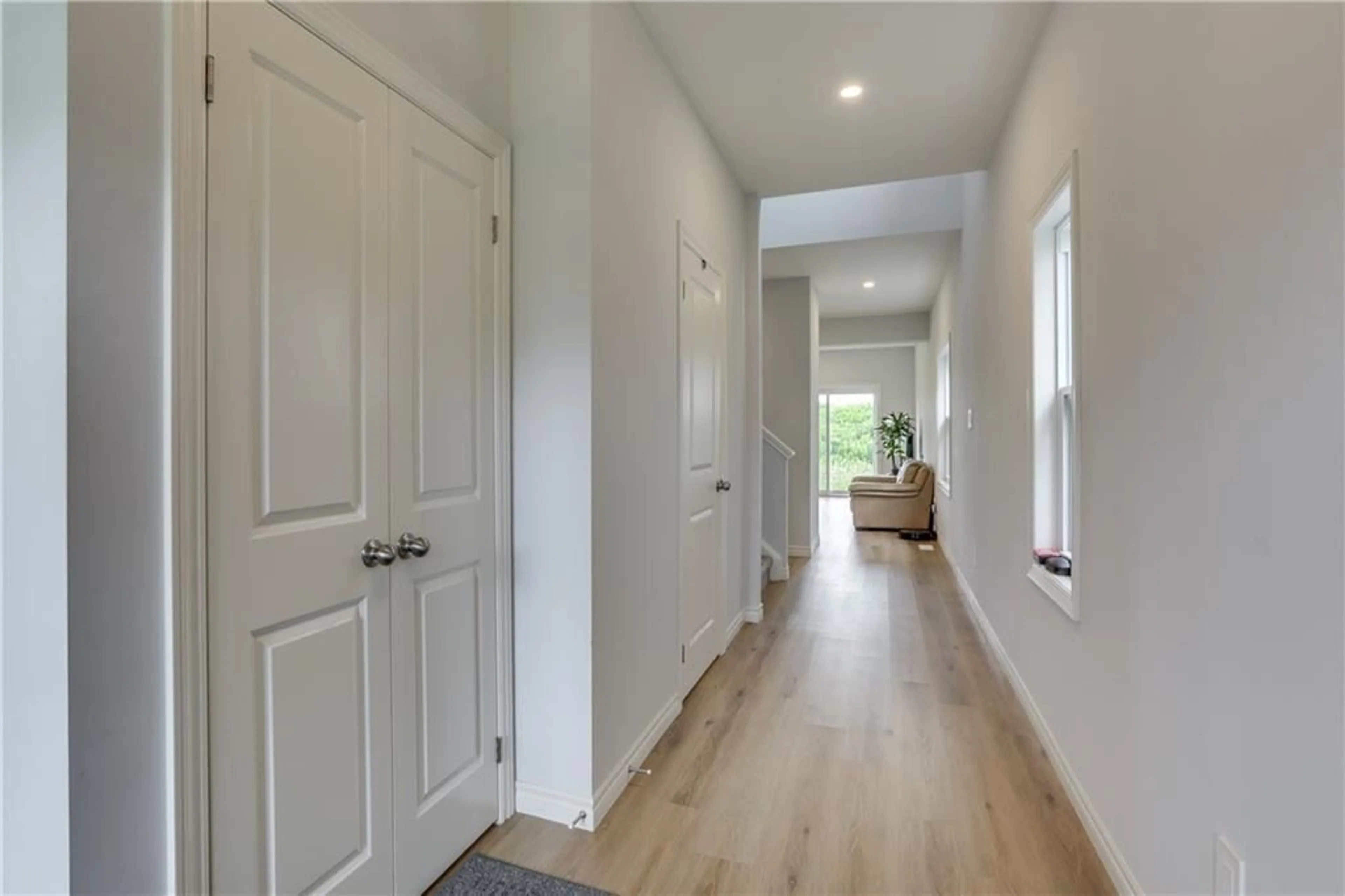 Indoor entryway, wood floors for 3850 Auckland Ave, London Ontario N6L 0J2