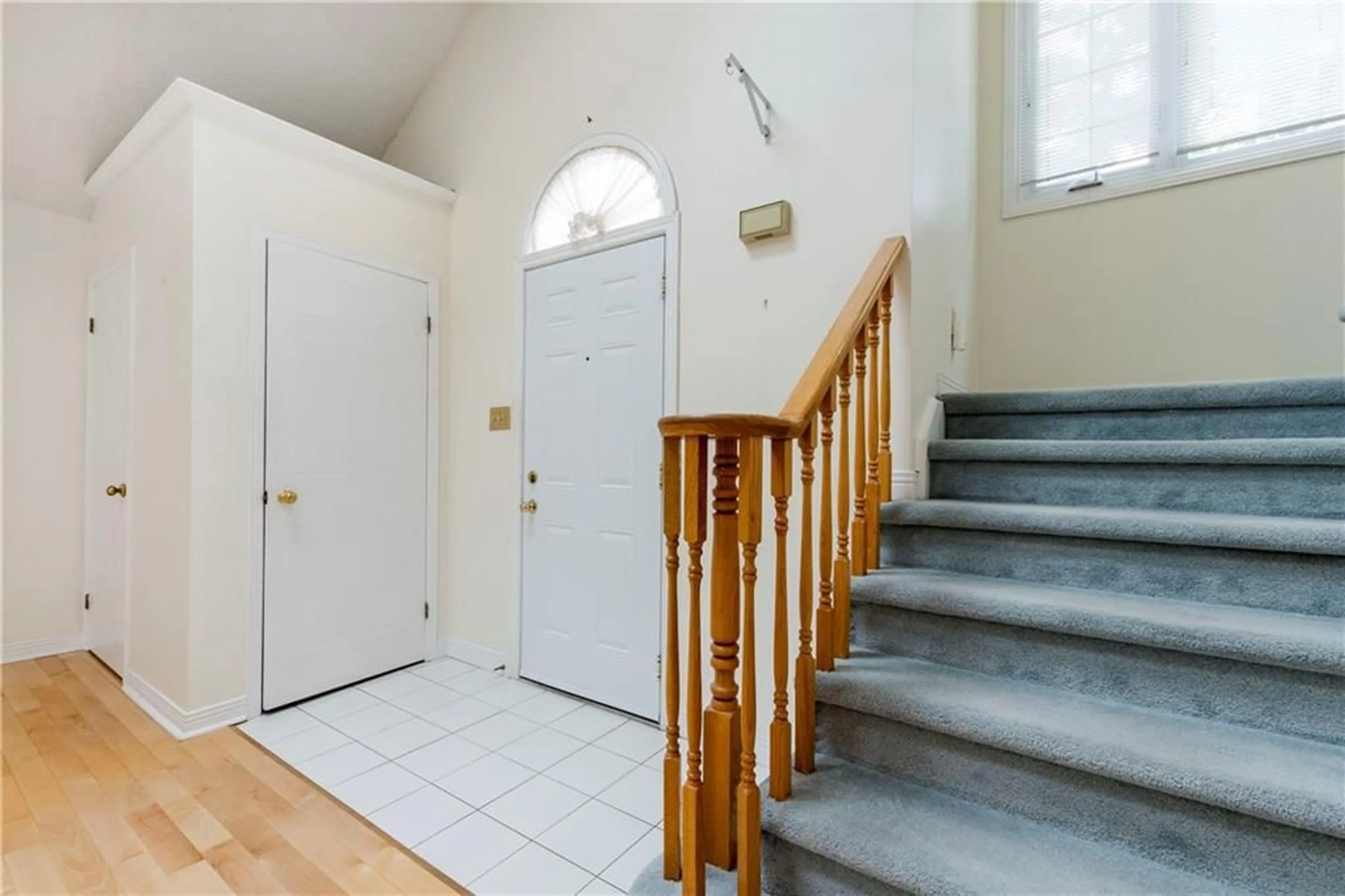 Indoor foyer, wood floors for 1275 MAPLE CROSSING Blvd #12, Burlington Ontario L7S 2E8