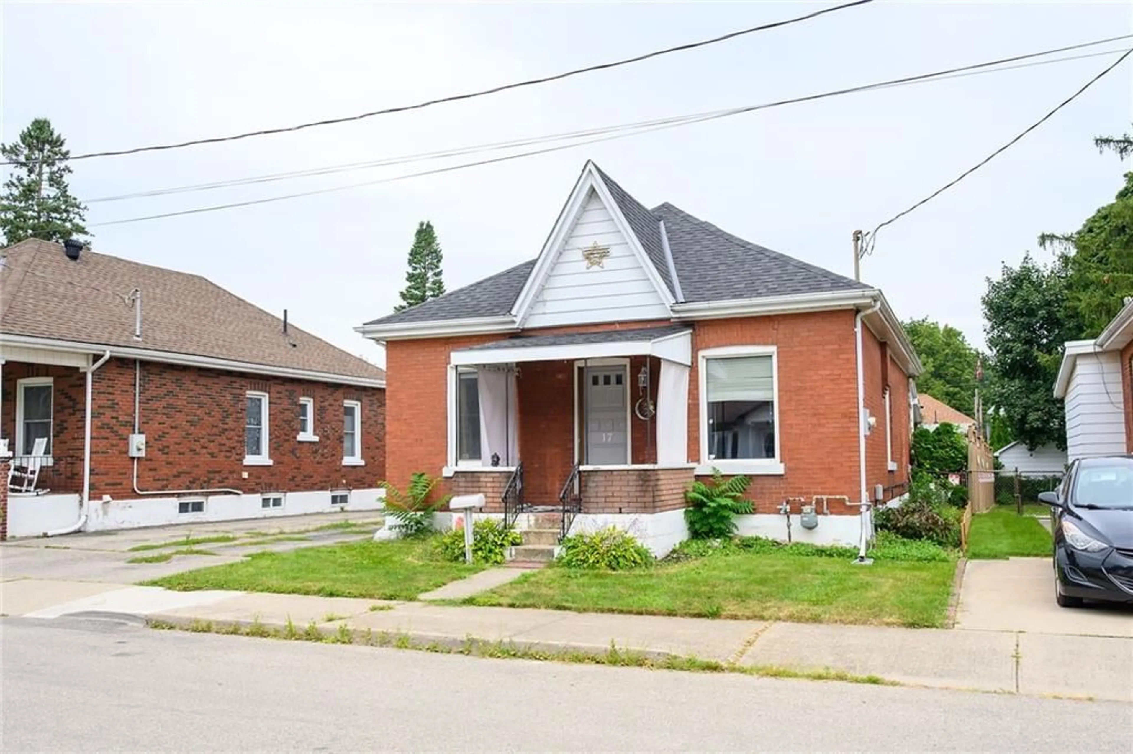 Home with brick exterior material for 17 ELLIOTT Ave, Brantford Ontario N3T 1E6