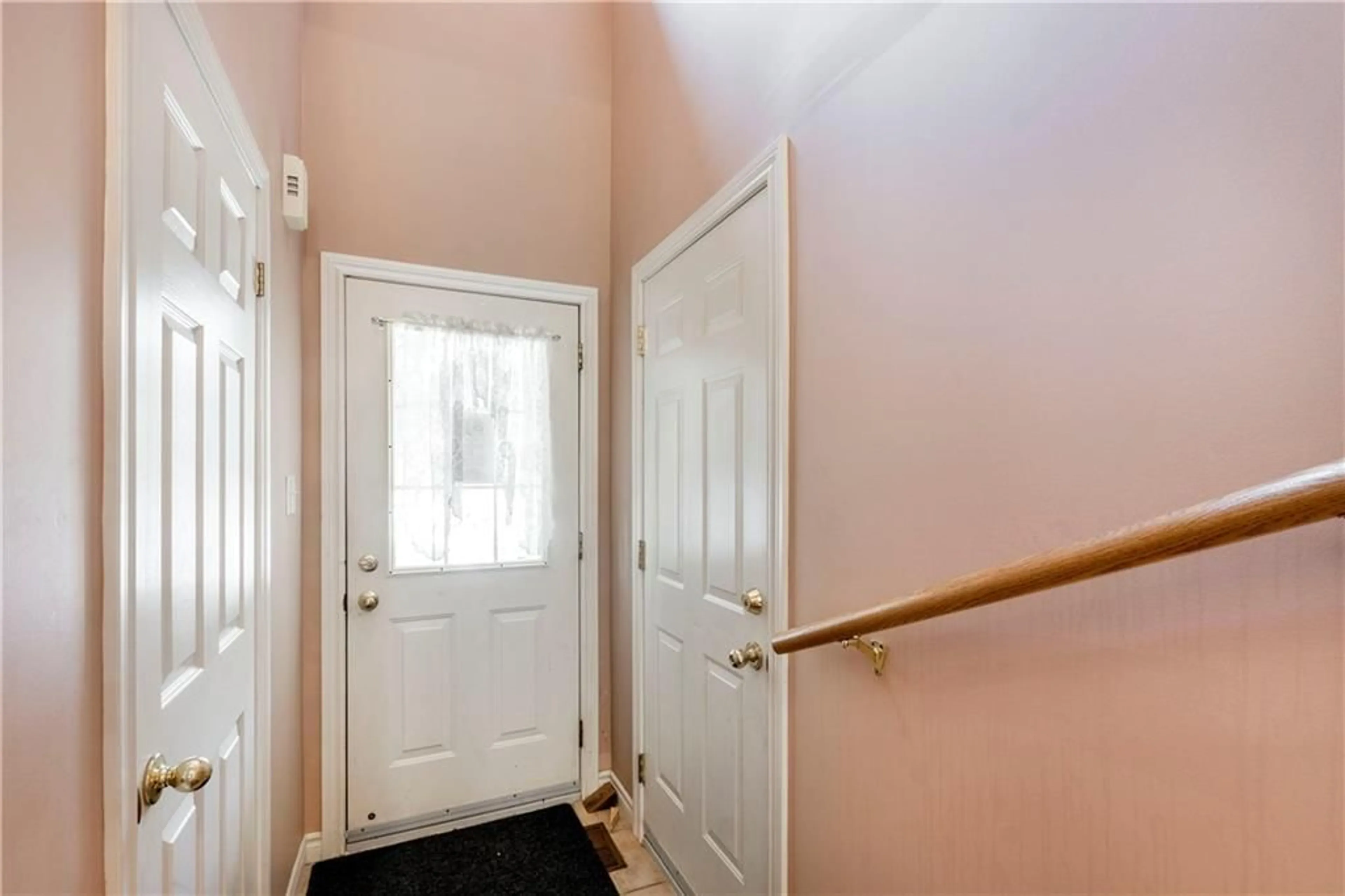 Indoor entryway, unknown floor for 1075 JOHNSON'S Lane, Mississauga Ontario L5J 2P7