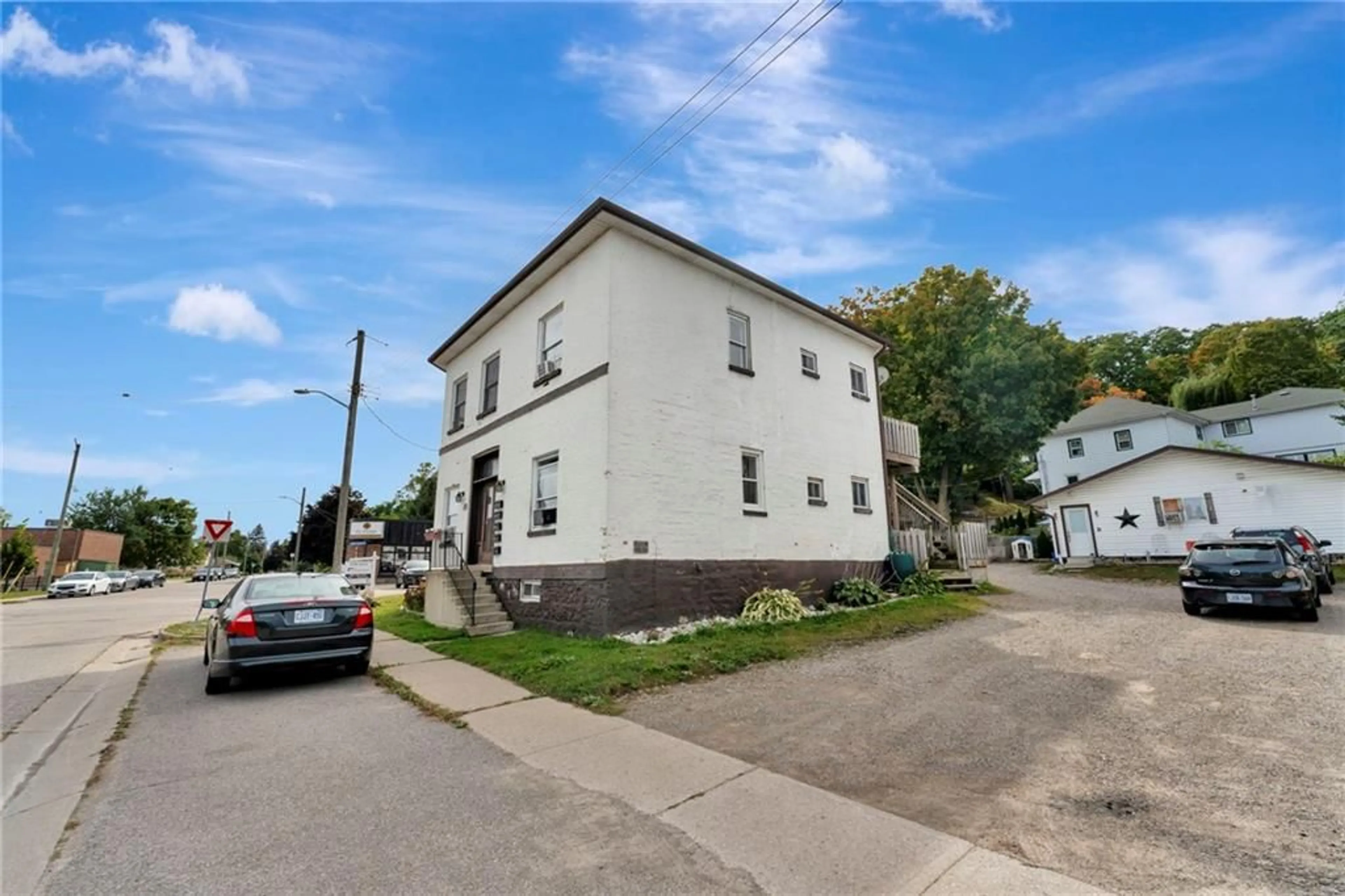 A pic from exterior of the house or condo, the street view for 49 DUMFRIES St, Paris Ontario N3L 2C9