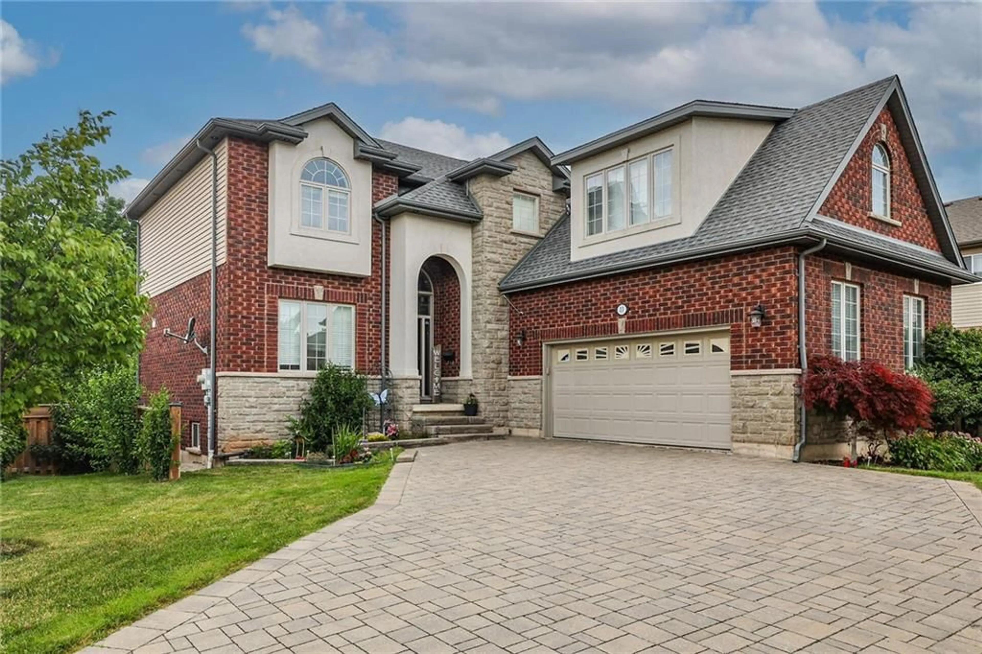 Home with brick exterior material for 11 VISION Pl, Stoney Creek Ontario L8G 4M2