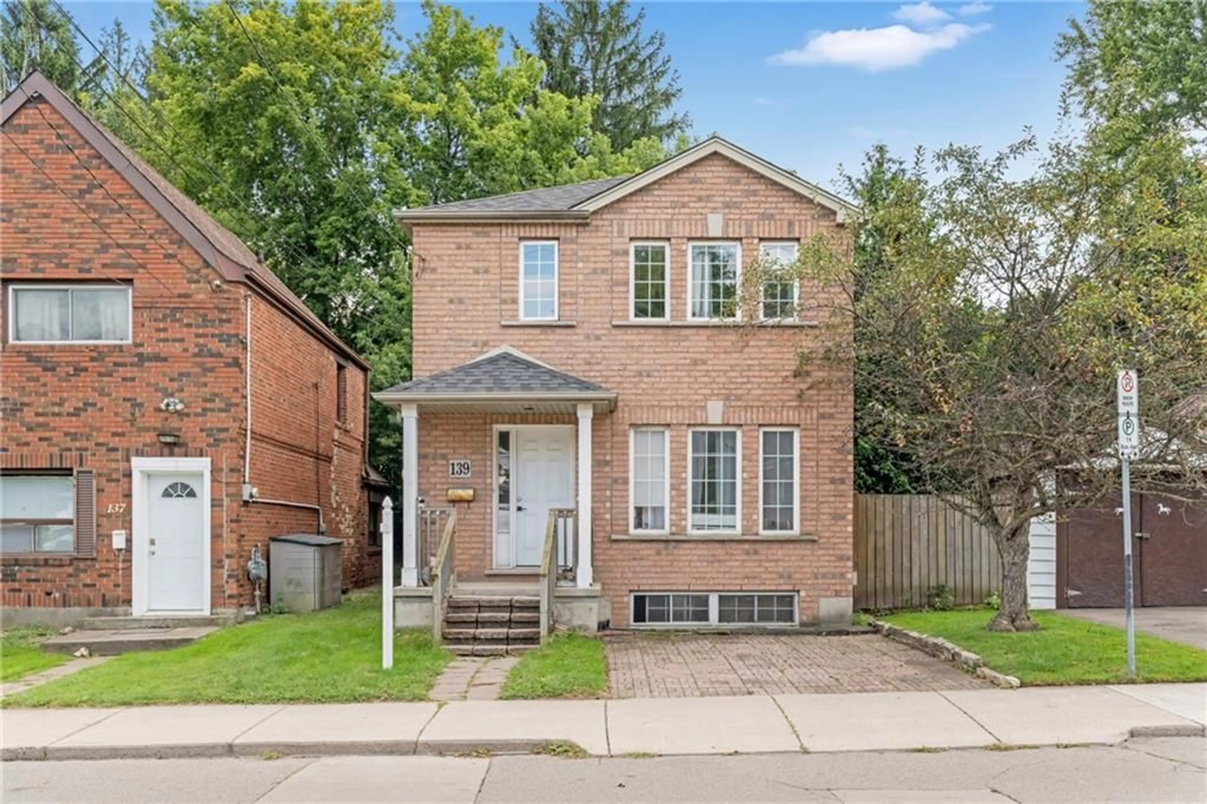 Home with brick exterior material for 139 WHITNEY Ave, Hamilton Ontario L8S 2G6