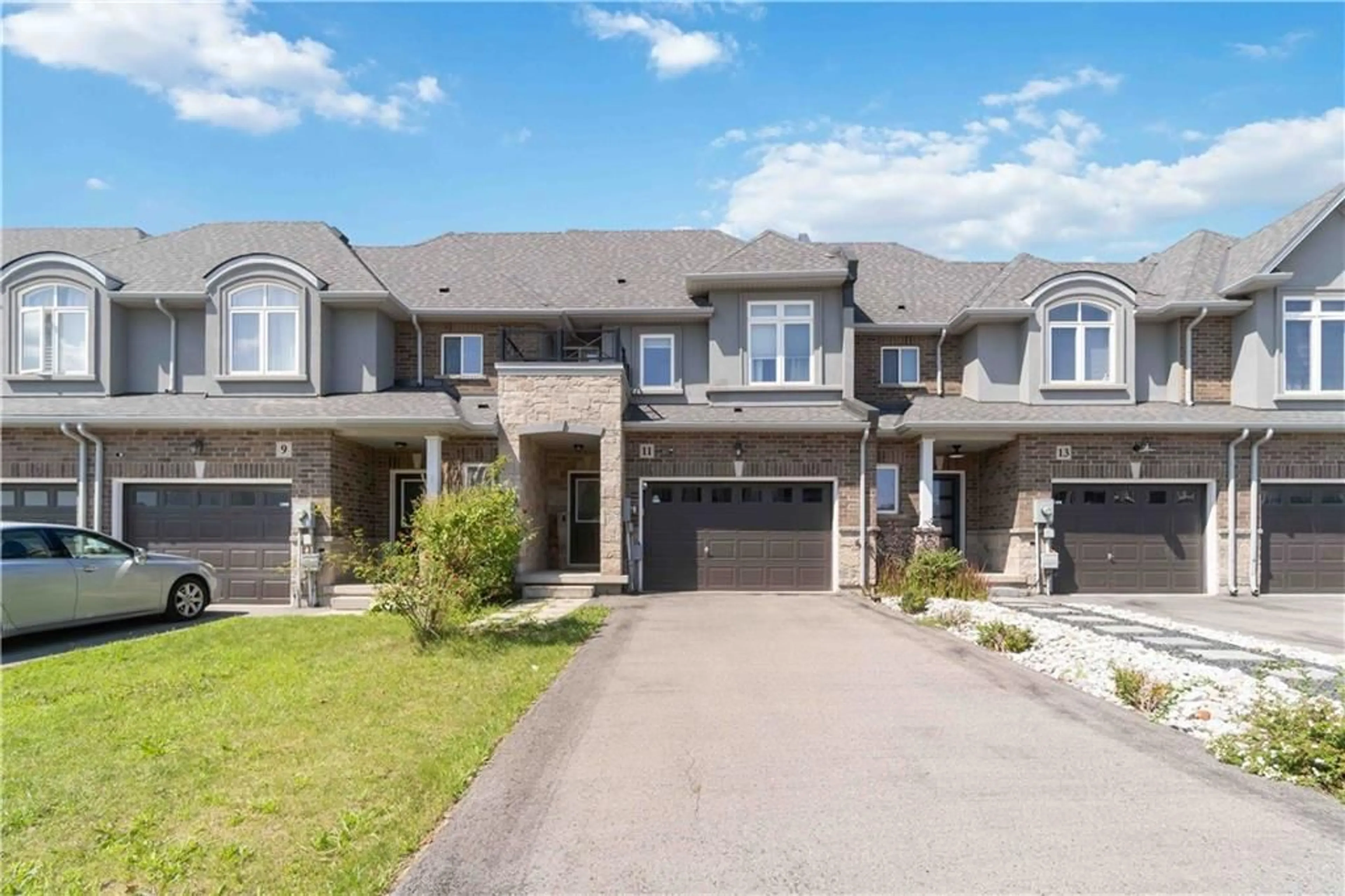 Frontside or backside of a home for 11 PINOT Cres, Stoney Creek Ontario L8E 0J8