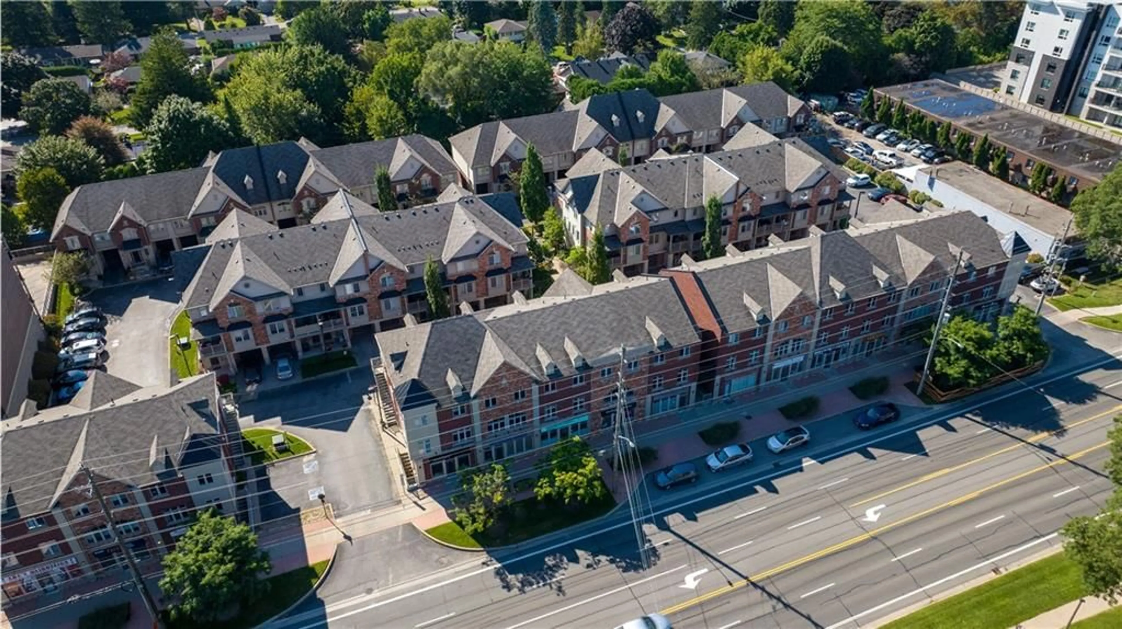 A pic from exterior of the house or condo, the front or back of building for 362 PLAINS Rd #4, Burlington Ontario L7T 0A4