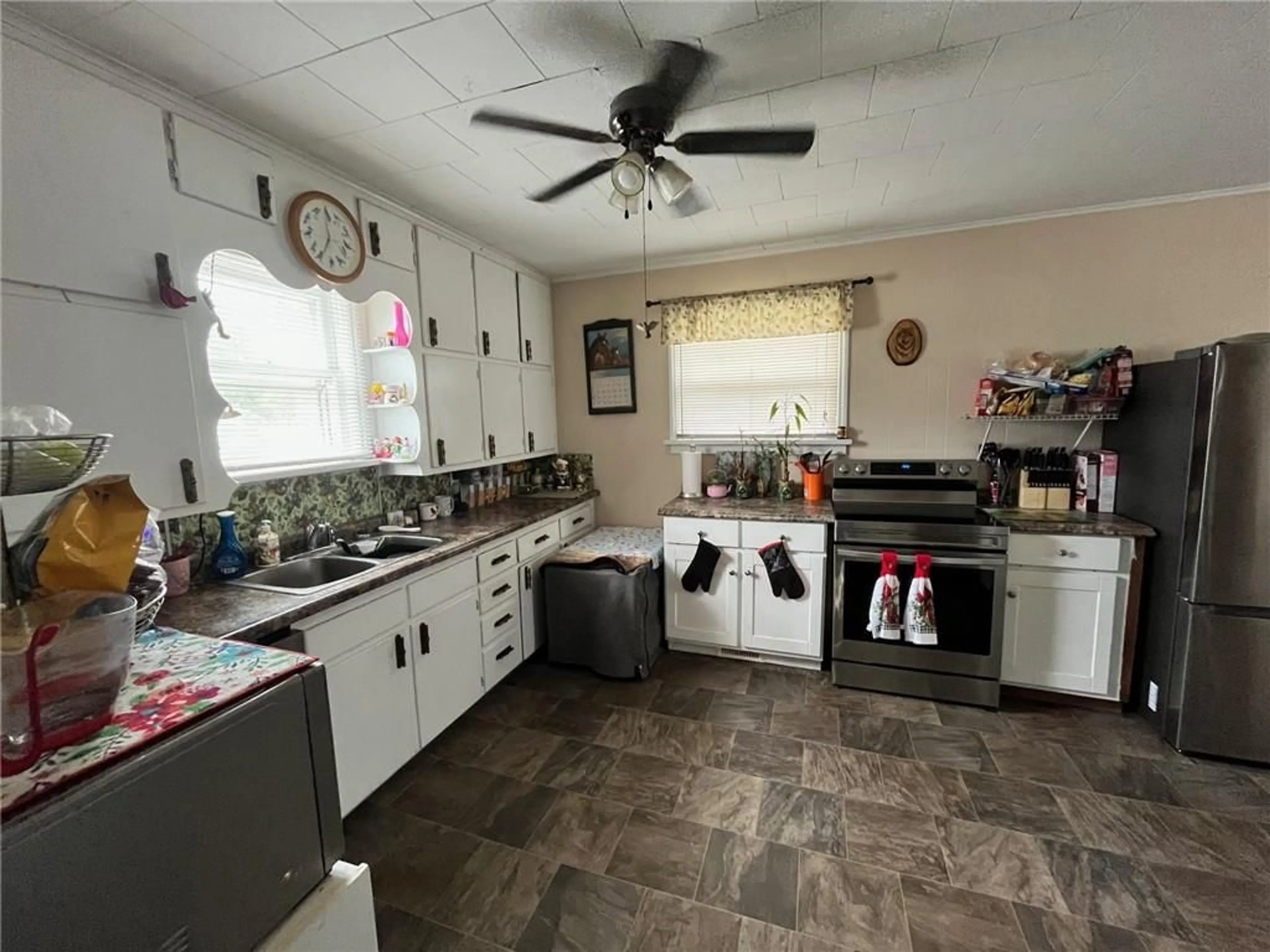 Kitchen, wood floors, cottage for 300 GEORGE St, Dunnville Ontario L1A 2T6