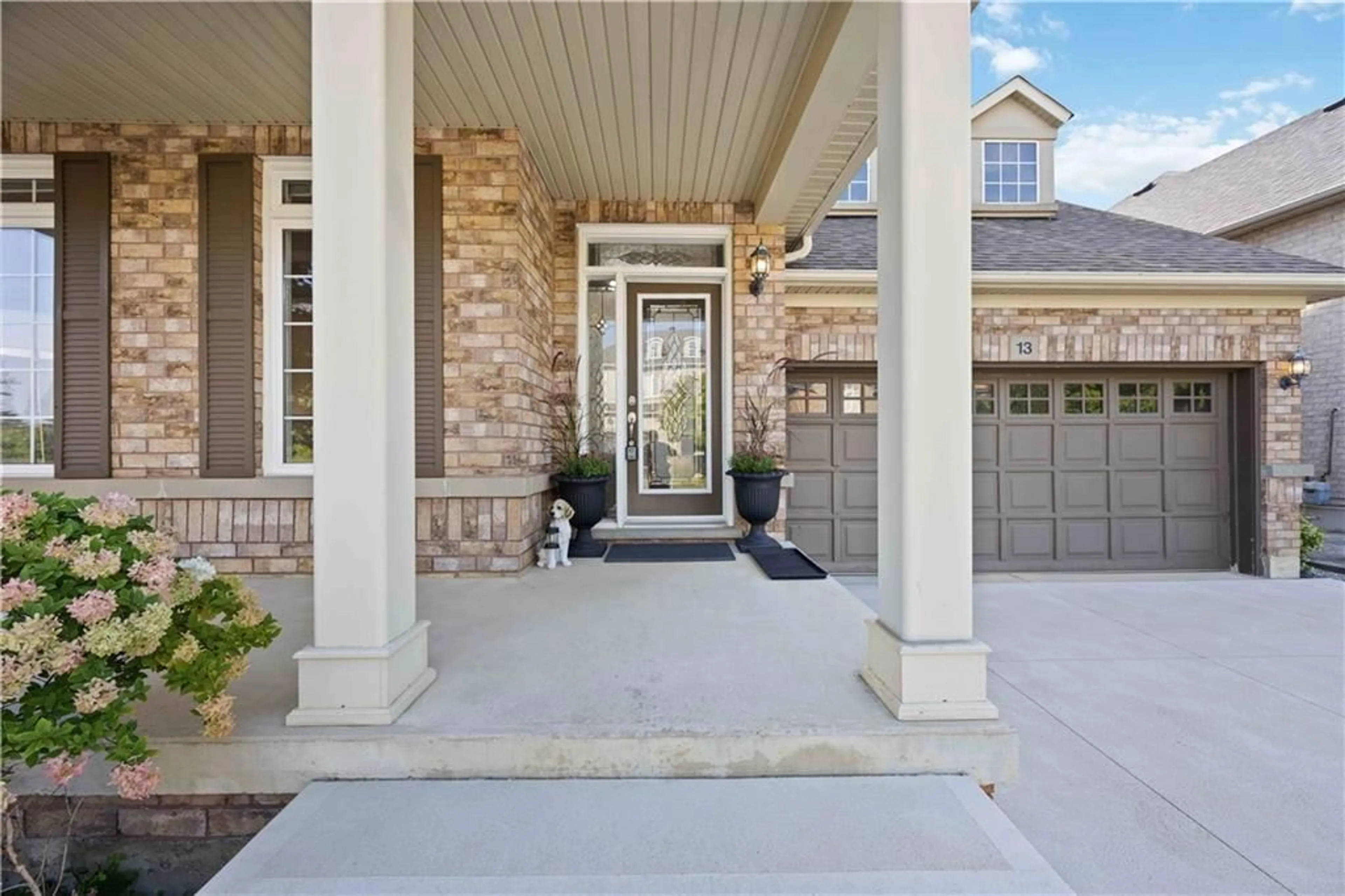 Indoor entryway, ceramic floors for 13 LIGHTHEART Dr, Caledon Ontario L7C 1E5