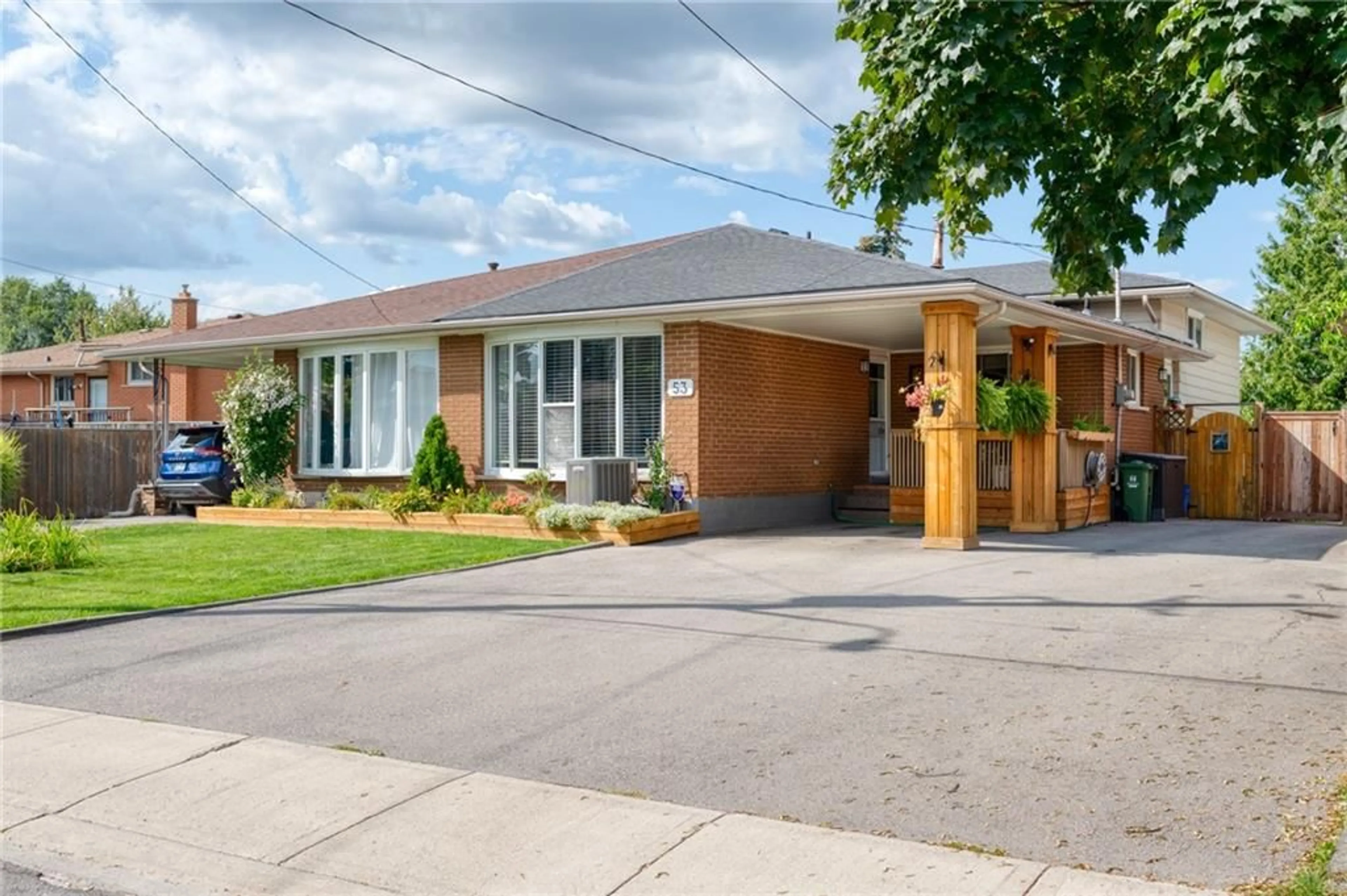 Frontside or backside of a home for 53 Anna Capri Dr, Hamilton Ontario L8W 1M7