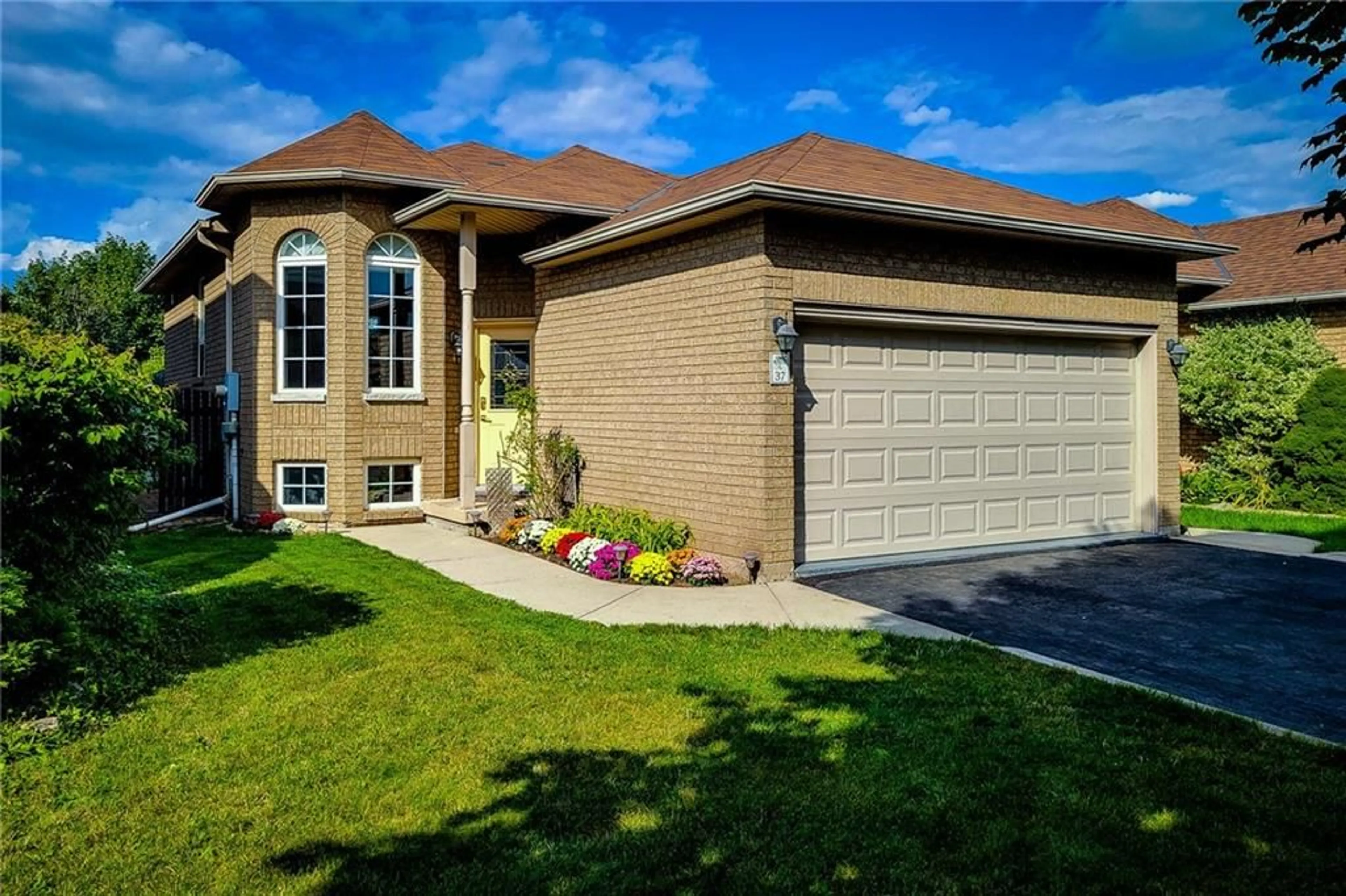 Home with brick exterior material for 37 FOXTROT Dr, Stoney Creek Ontario L8J 3T5