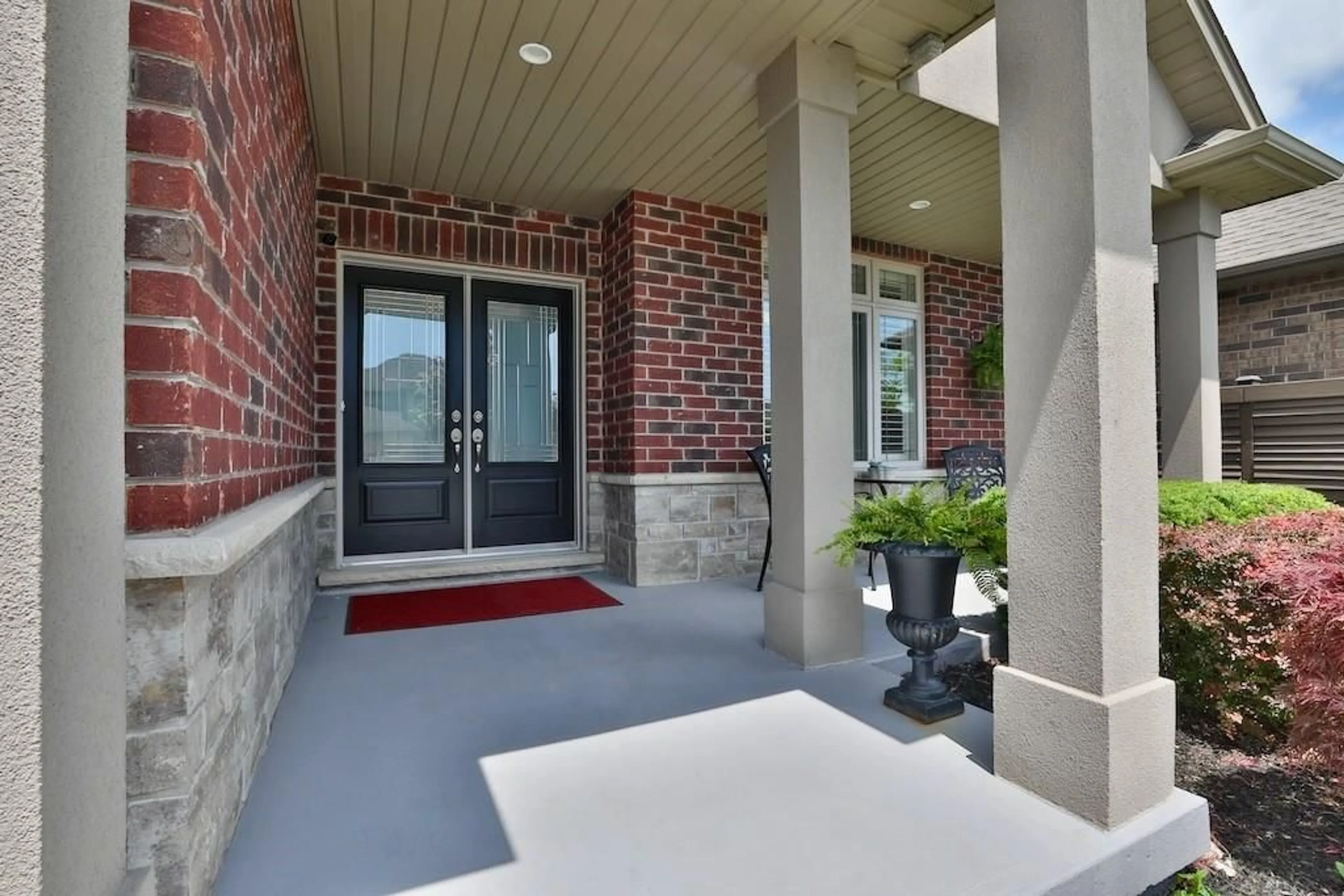 Indoor entryway, cement floor for 120 Creekside Dr, Welland Ontario L3C 0B4