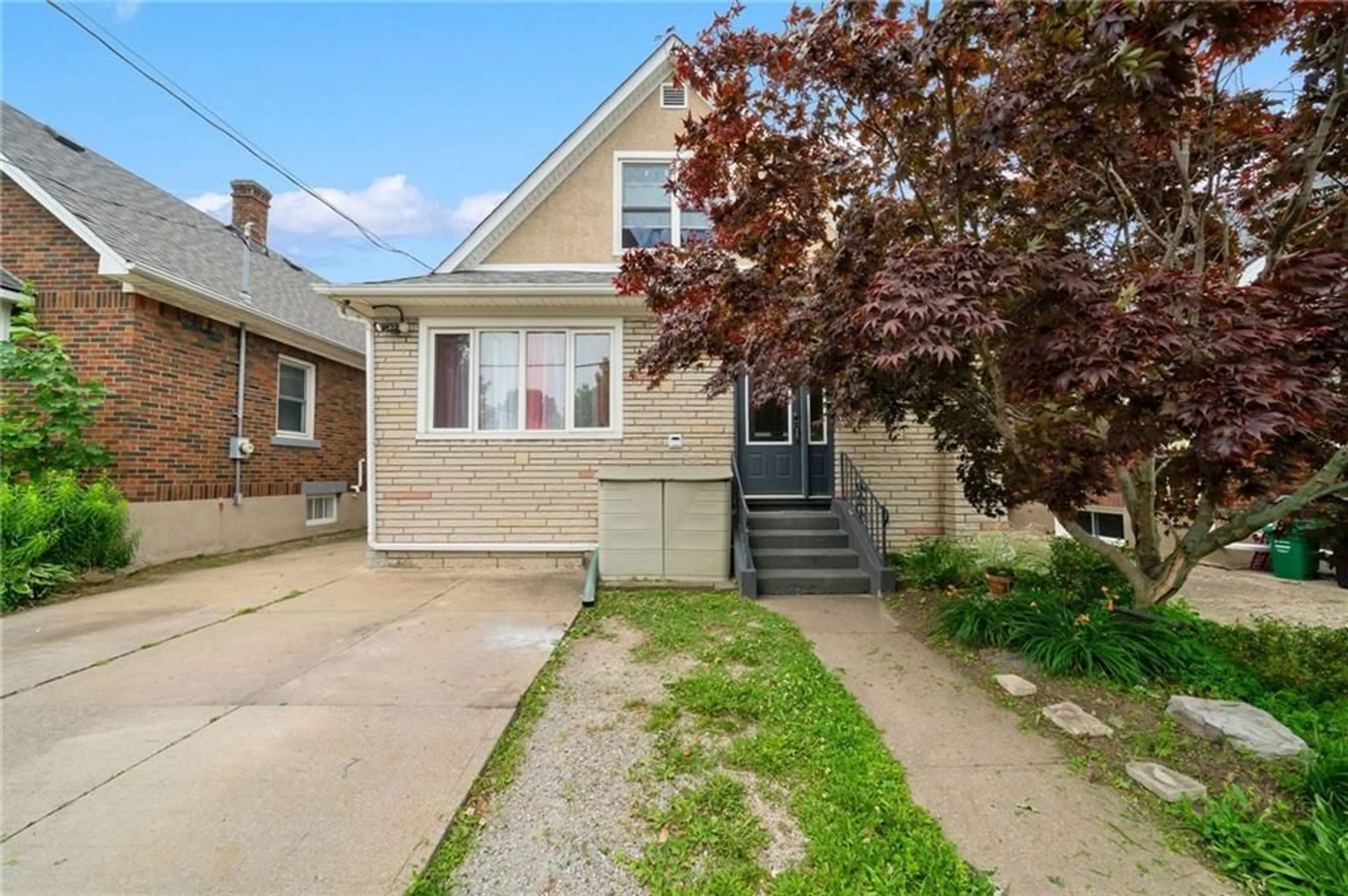 Frontside or backside of a home, the street view for 33 Fitzgerald St, St. Catharines Ontario L2R 4B5