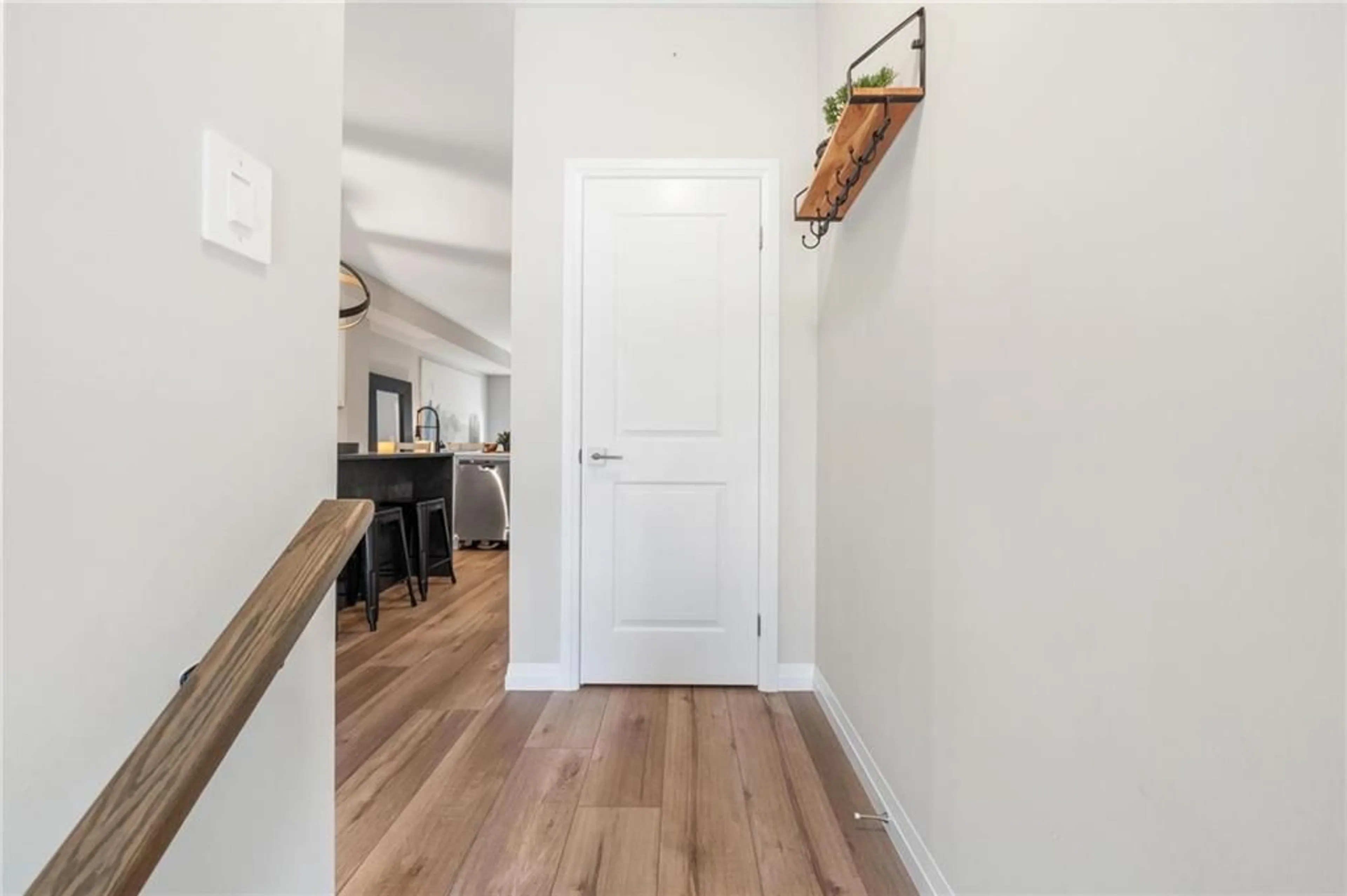 Indoor entryway, wood floors for 720 Grey St #11, Brantford Ontario N3S 0K2