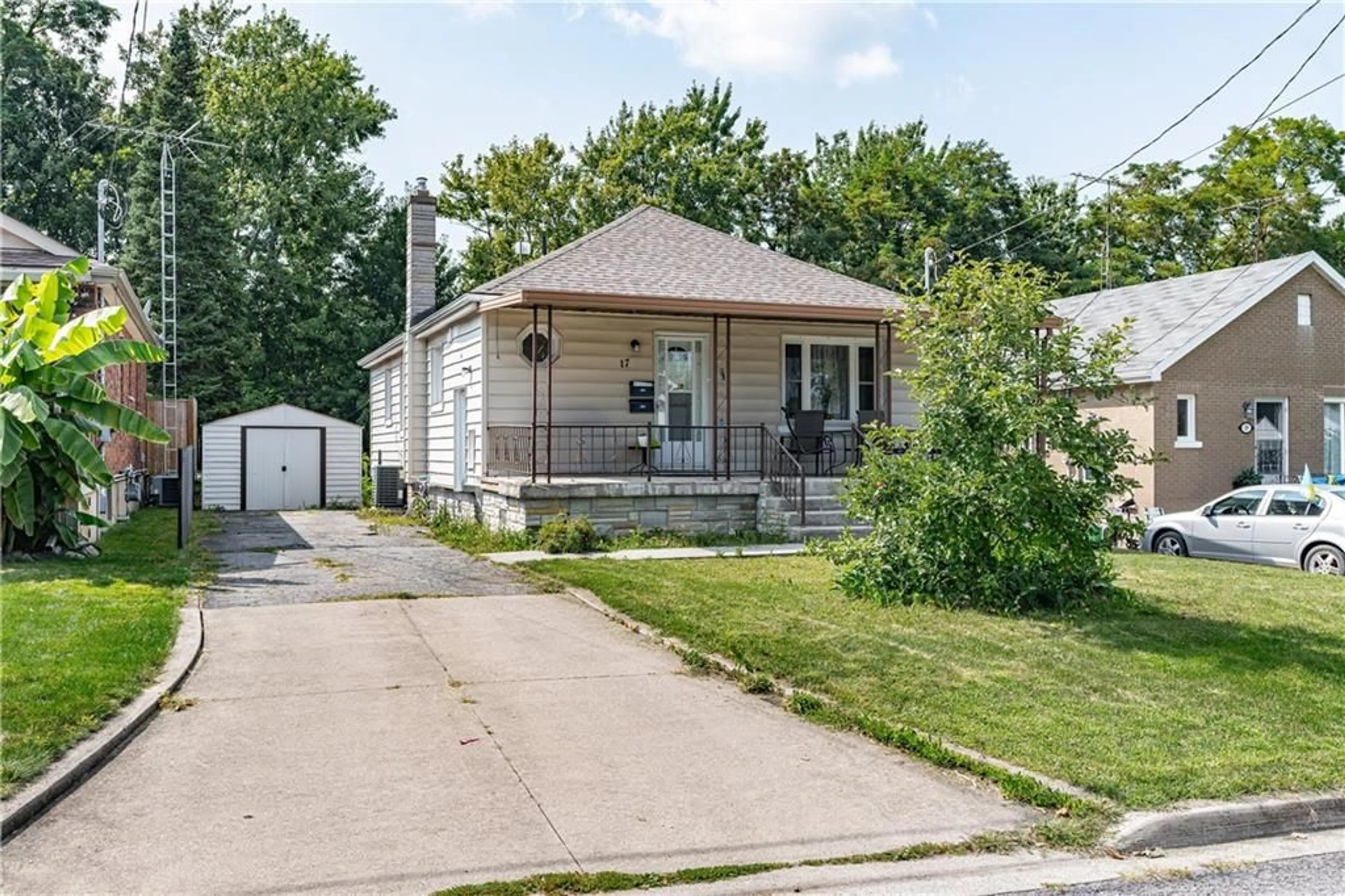 Frontside or backside of a home, cottage for 17 PRESTWICK Ave, St. Catharines Ontario L2P 2E5