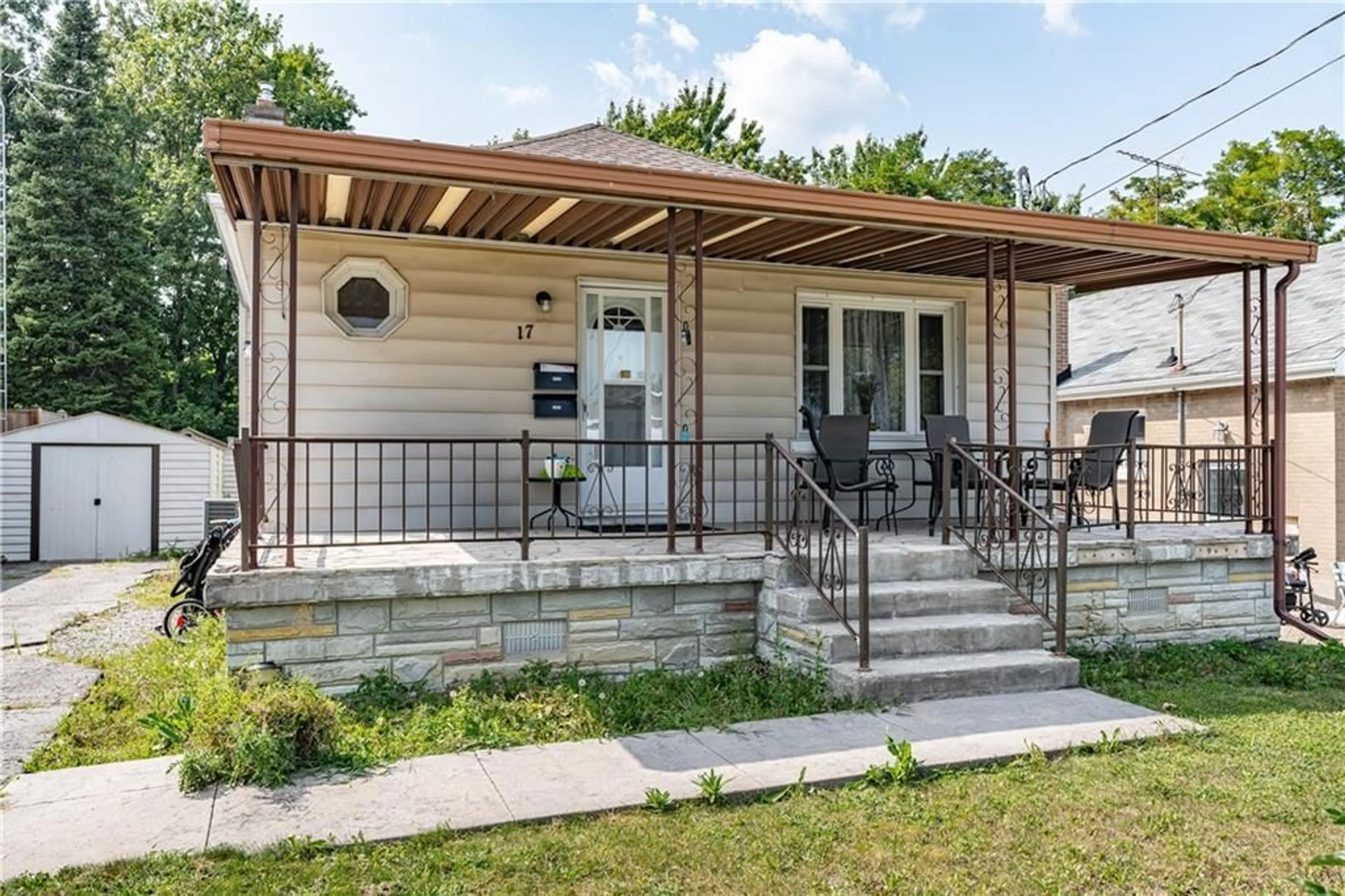 Frontside or backside of a home, cottage for 17 PRESTWICK Ave, St. Catharines Ontario L2P 2E5