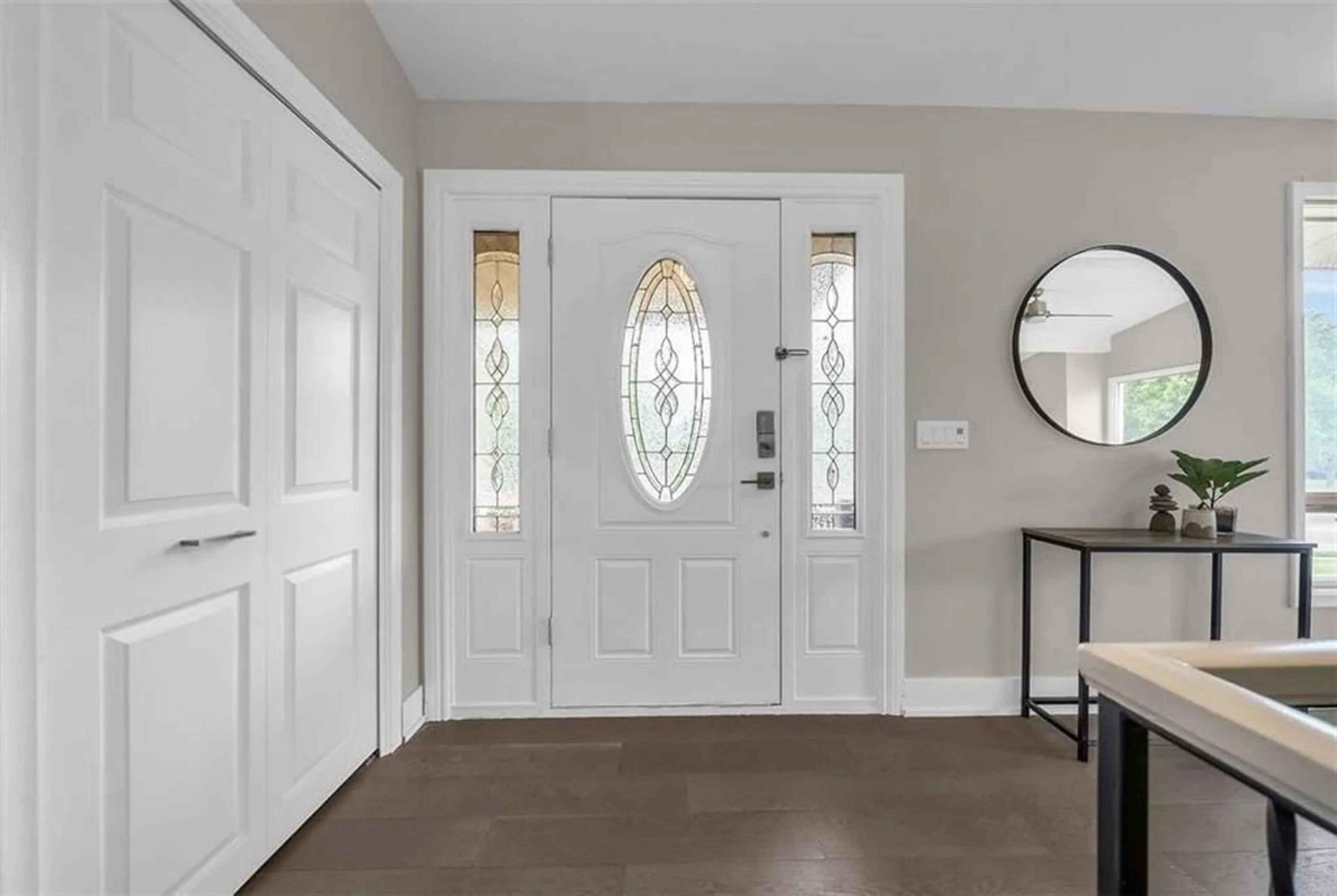 Indoor entryway for 218 Memorial Dr, Brantford Ontario N3R 5T1