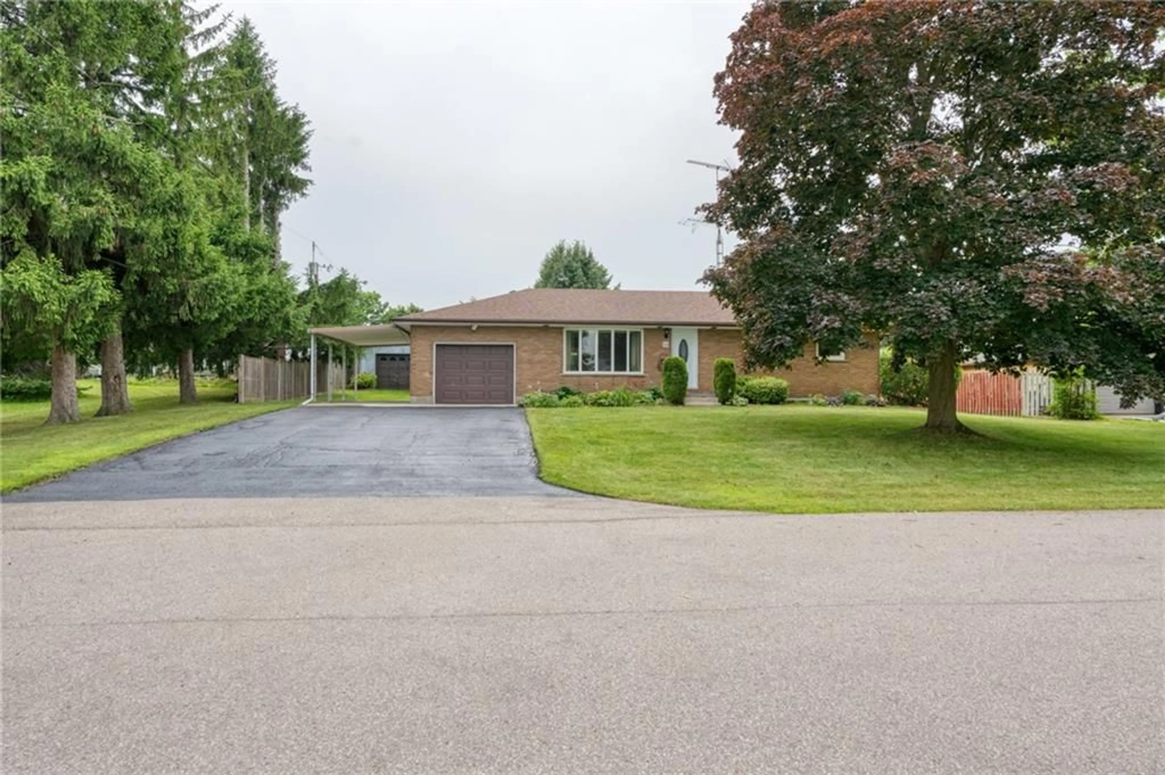 Frontside or backside of a home, the street view for 50 LORNE Ave, Brant Ontario N0E 1A0