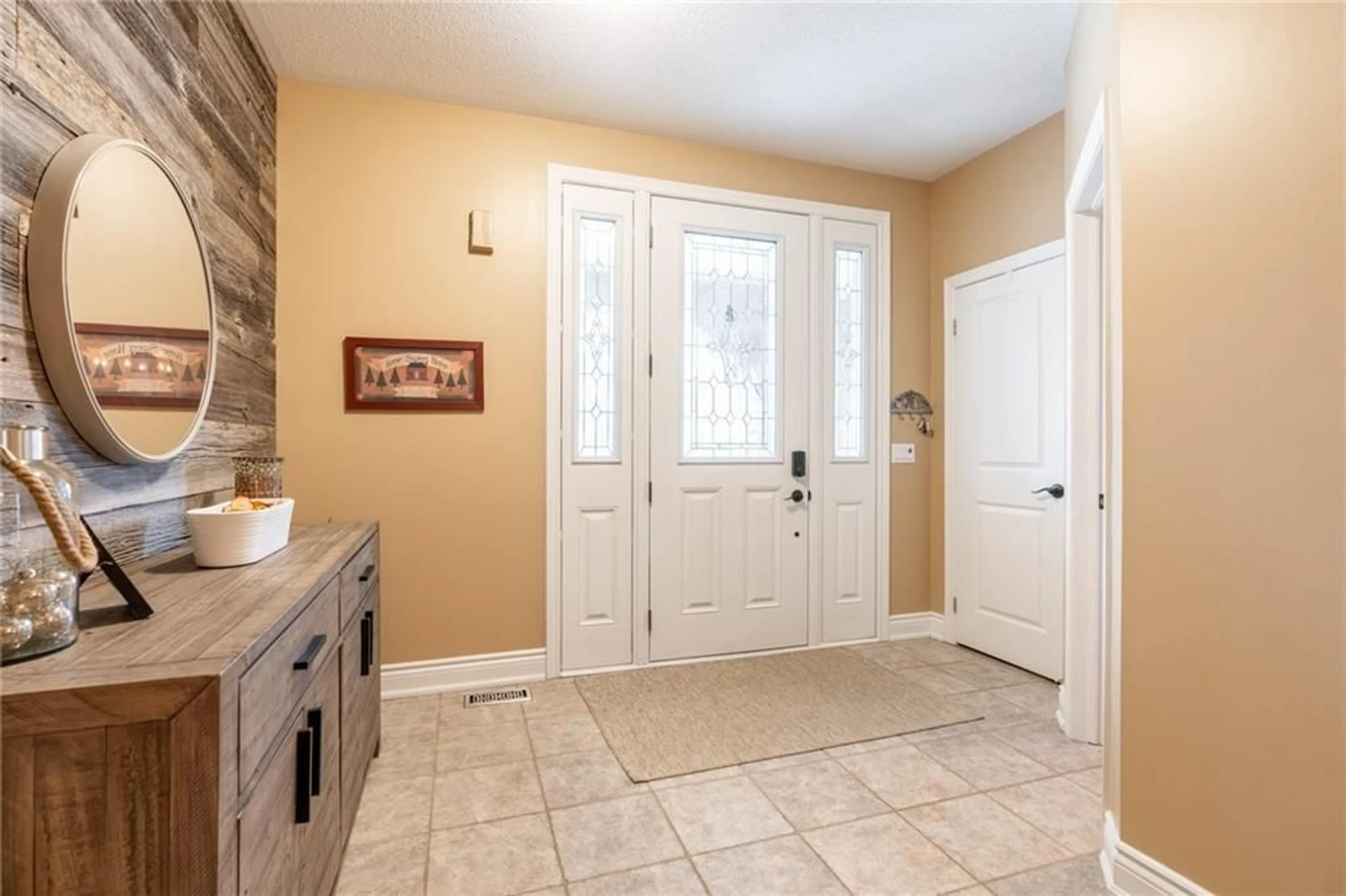 Indoor entryway for 194 NISBET Blvd, Waterdown Ontario L8B 0S7